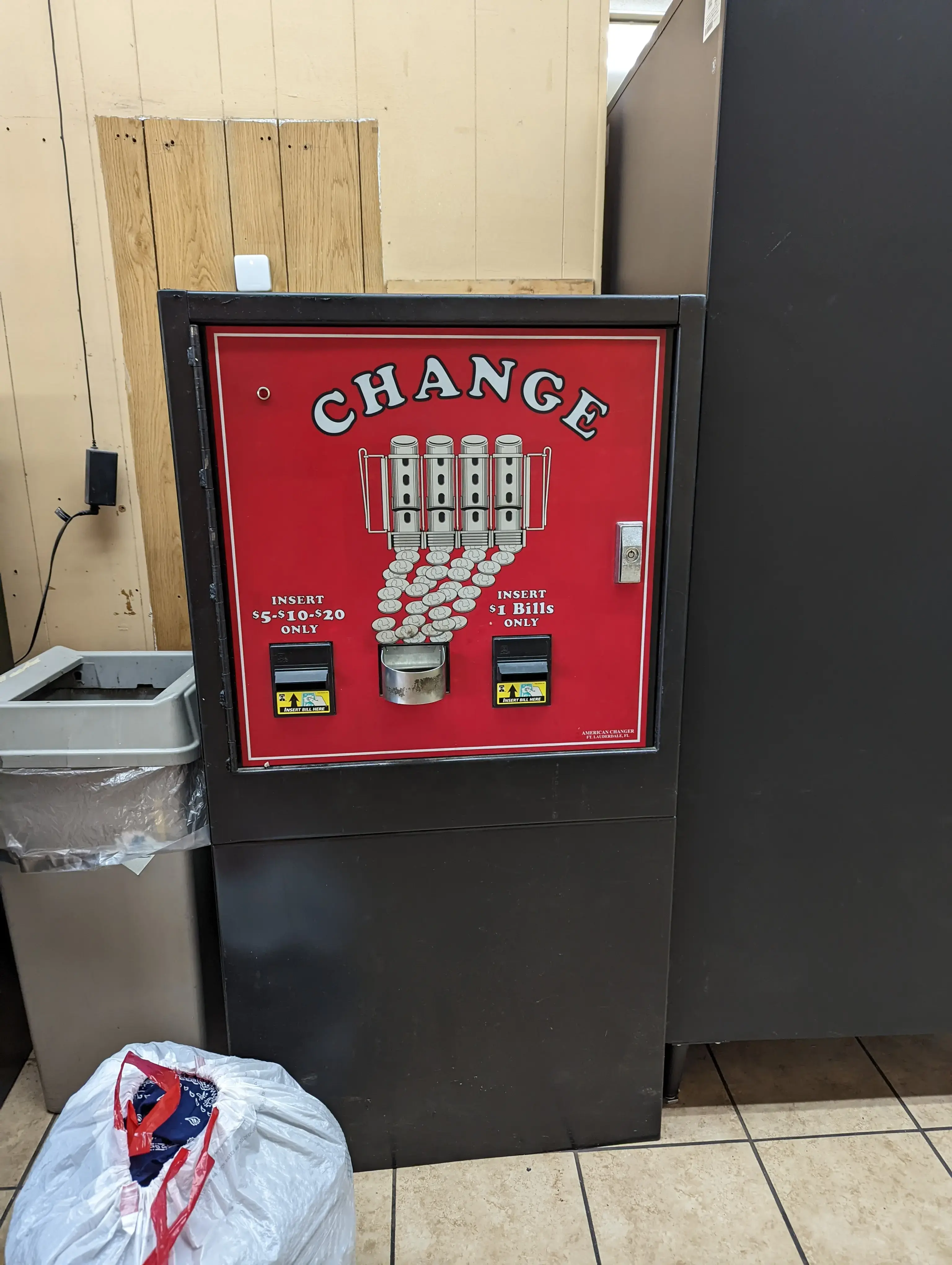 Highlander Laundromat (Lavanderia) thumbnail 8
