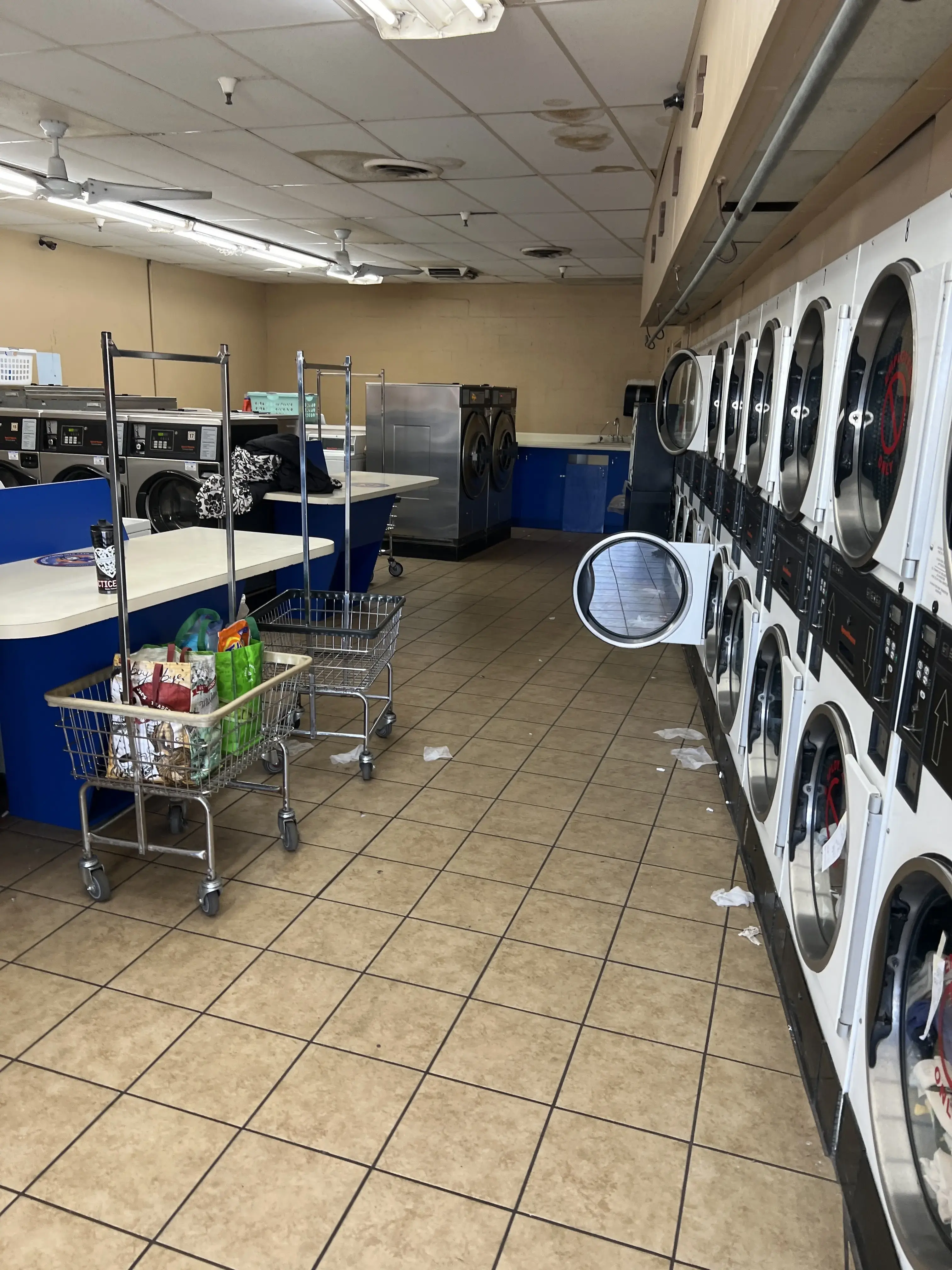 Highlander Laundromat (Lavanderia) - Image 3