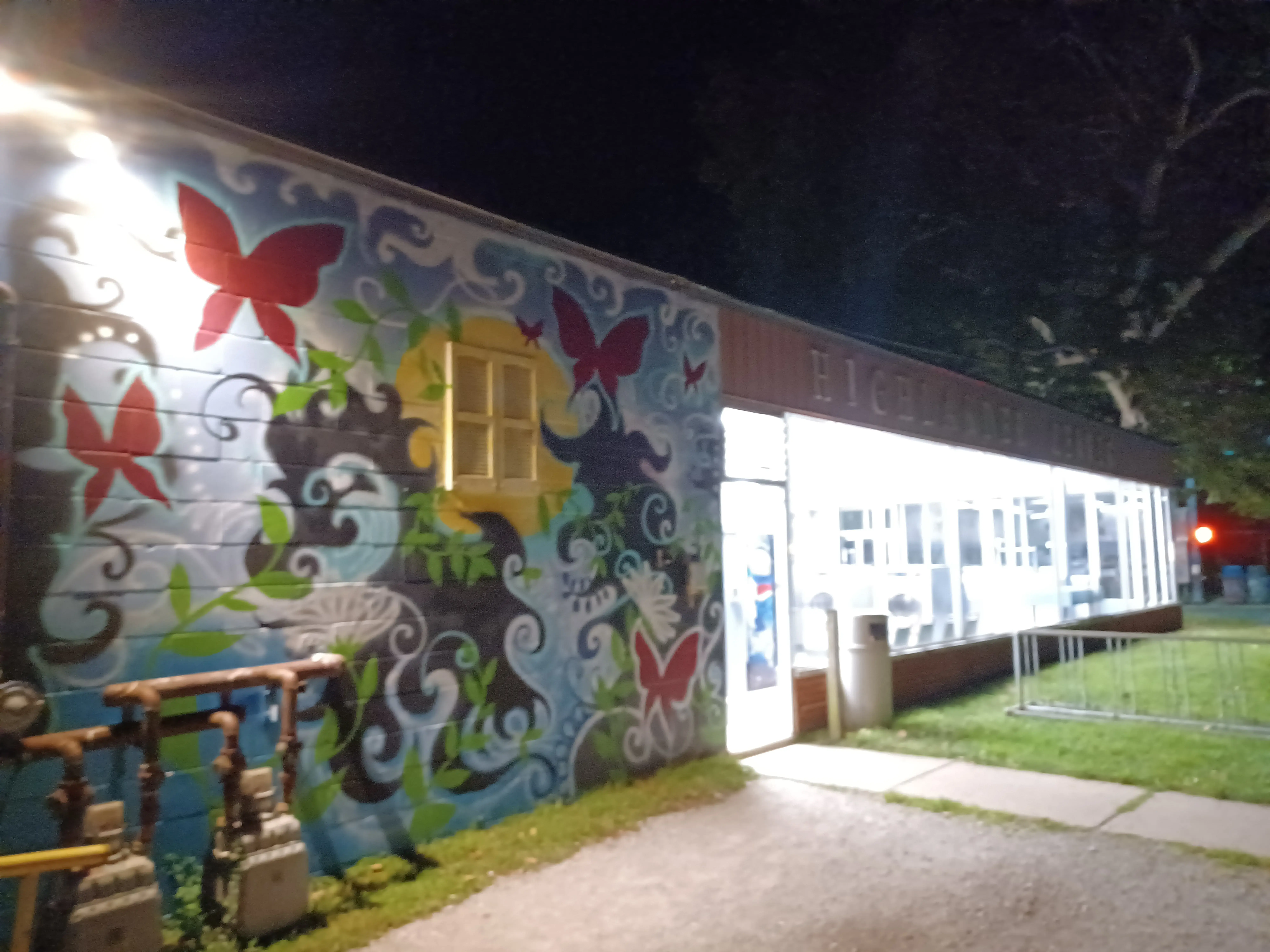 Highlander Laundry Yellow Springs Laundromat thumbnail 3