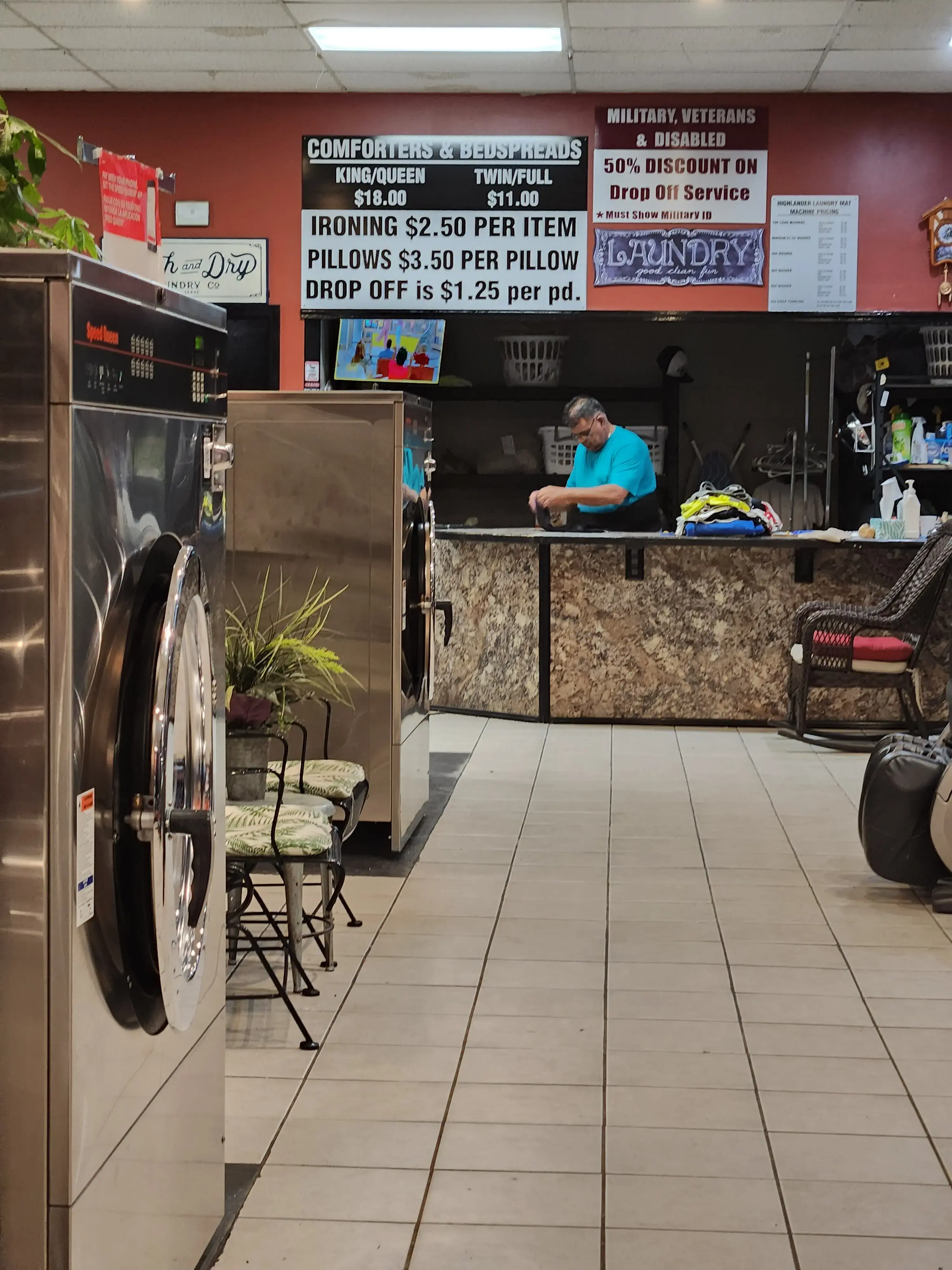Highlander Laundrymat - Image 12