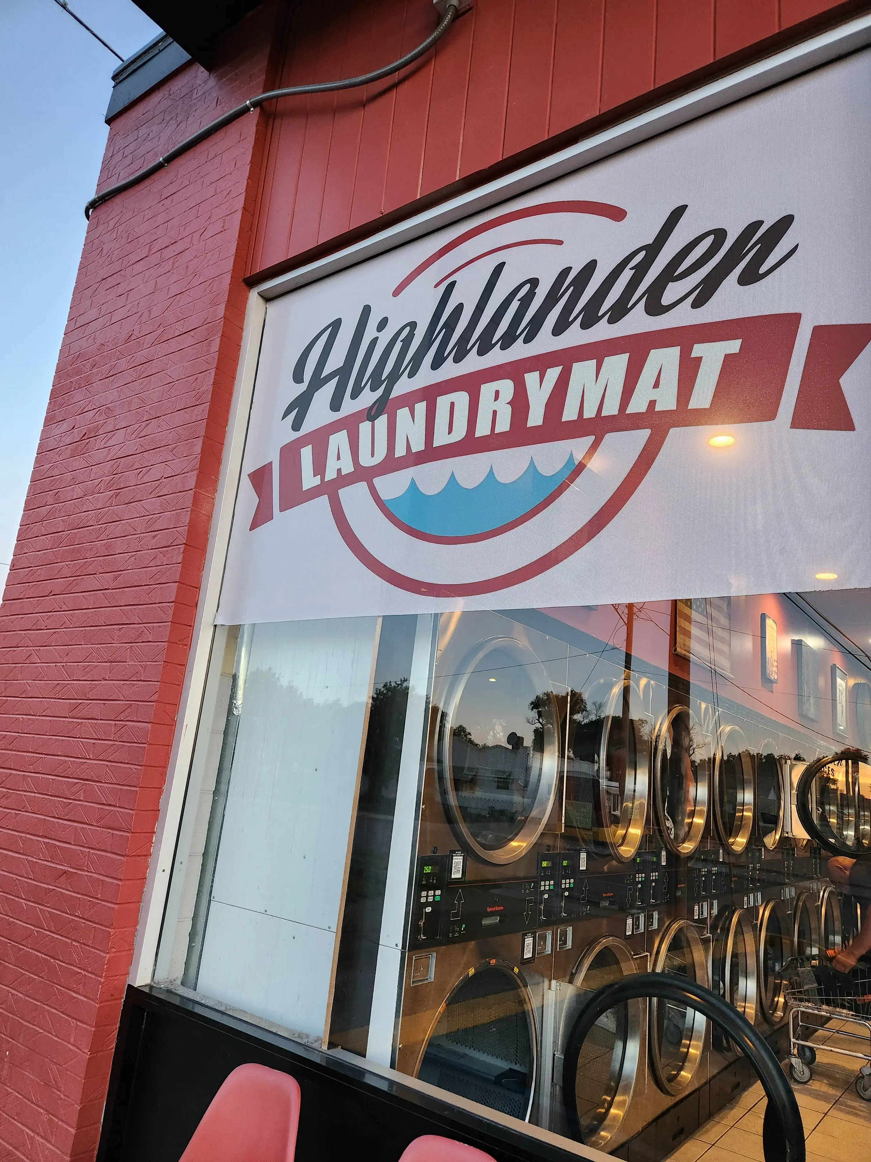 Highlander Laundrymat thumbnail 9