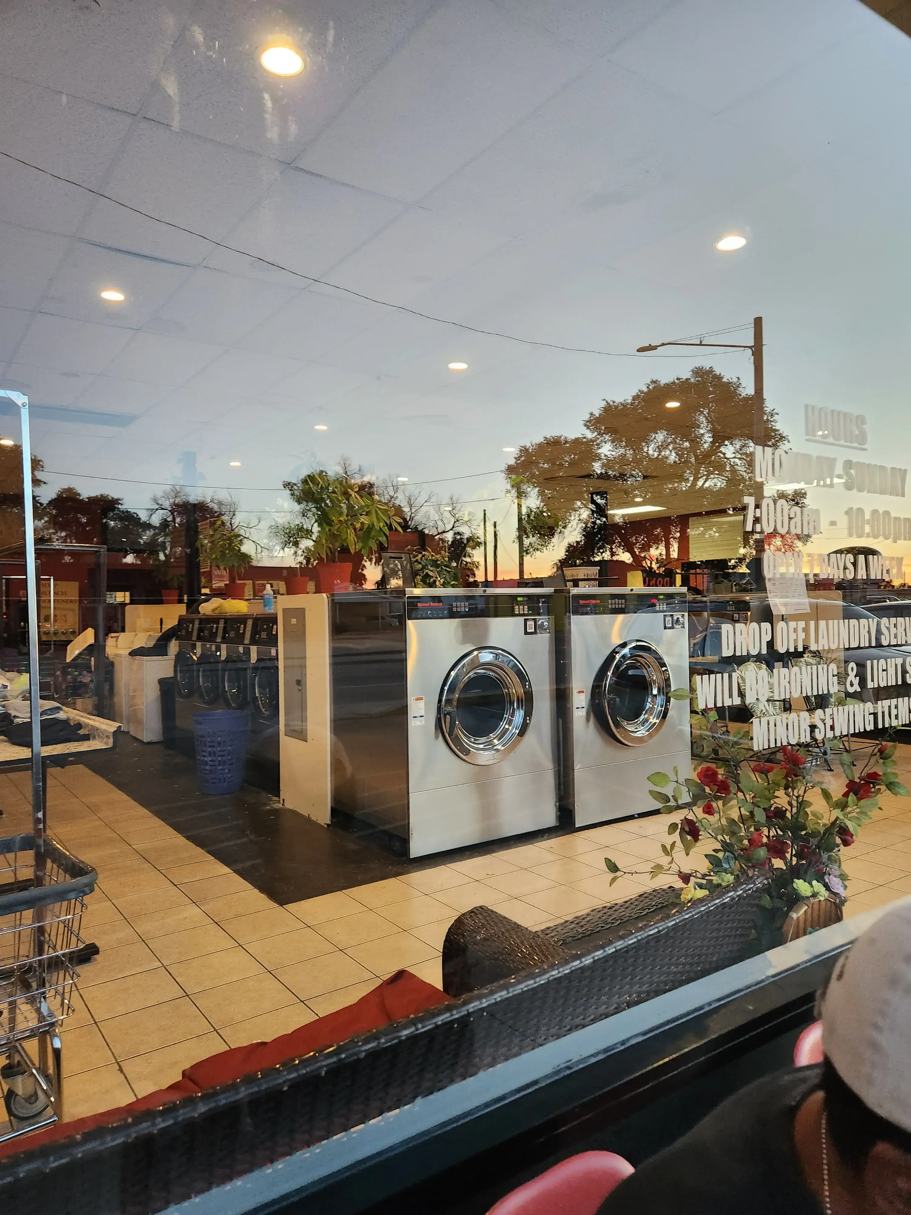 Highlander Laundrymat - Image 8