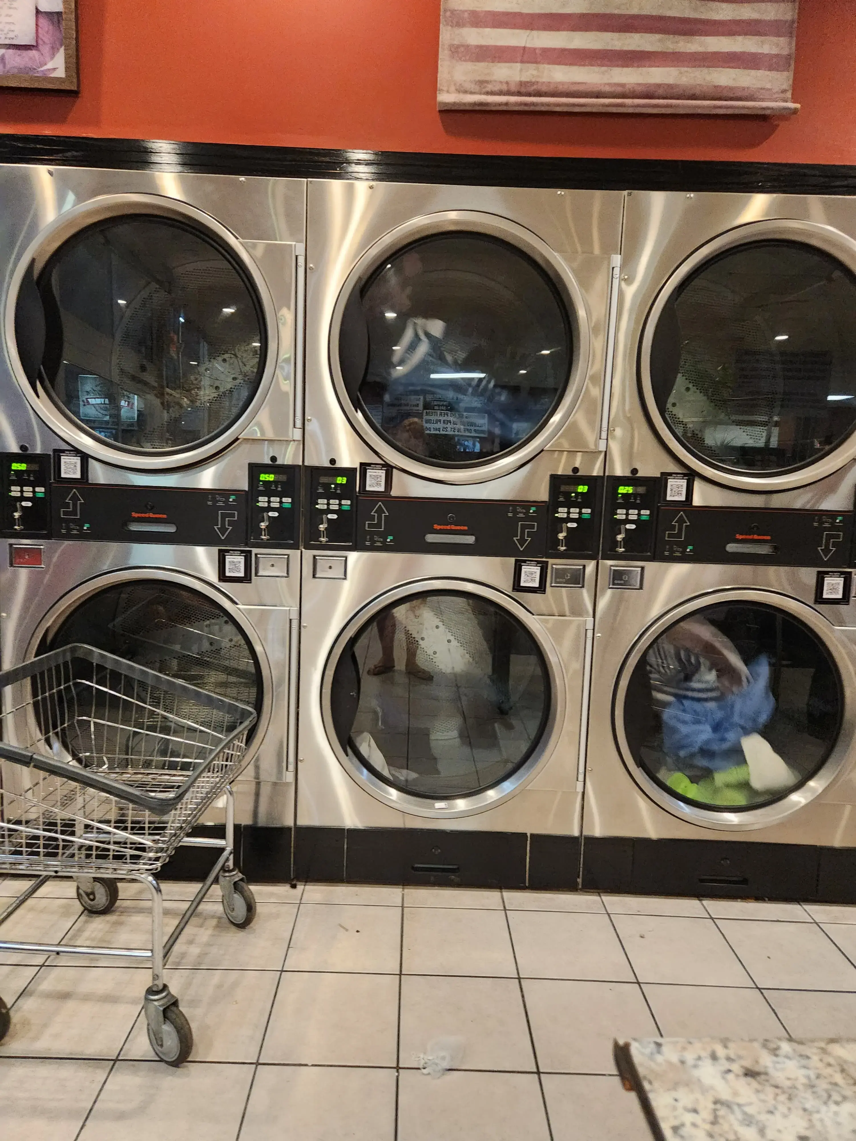 Highlander Laundrymat - Image 13
