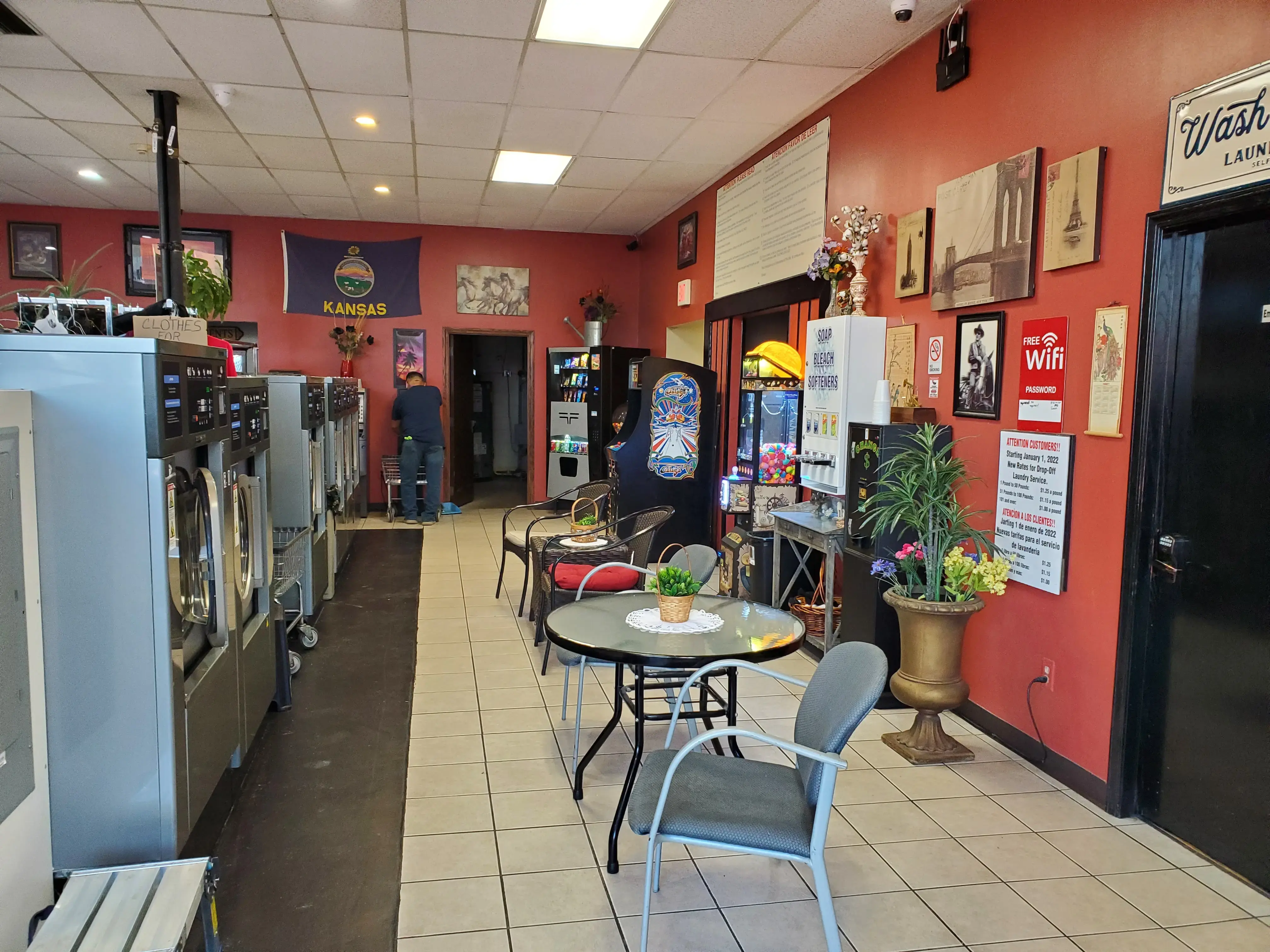 Highlander Laundrymat - Image 17