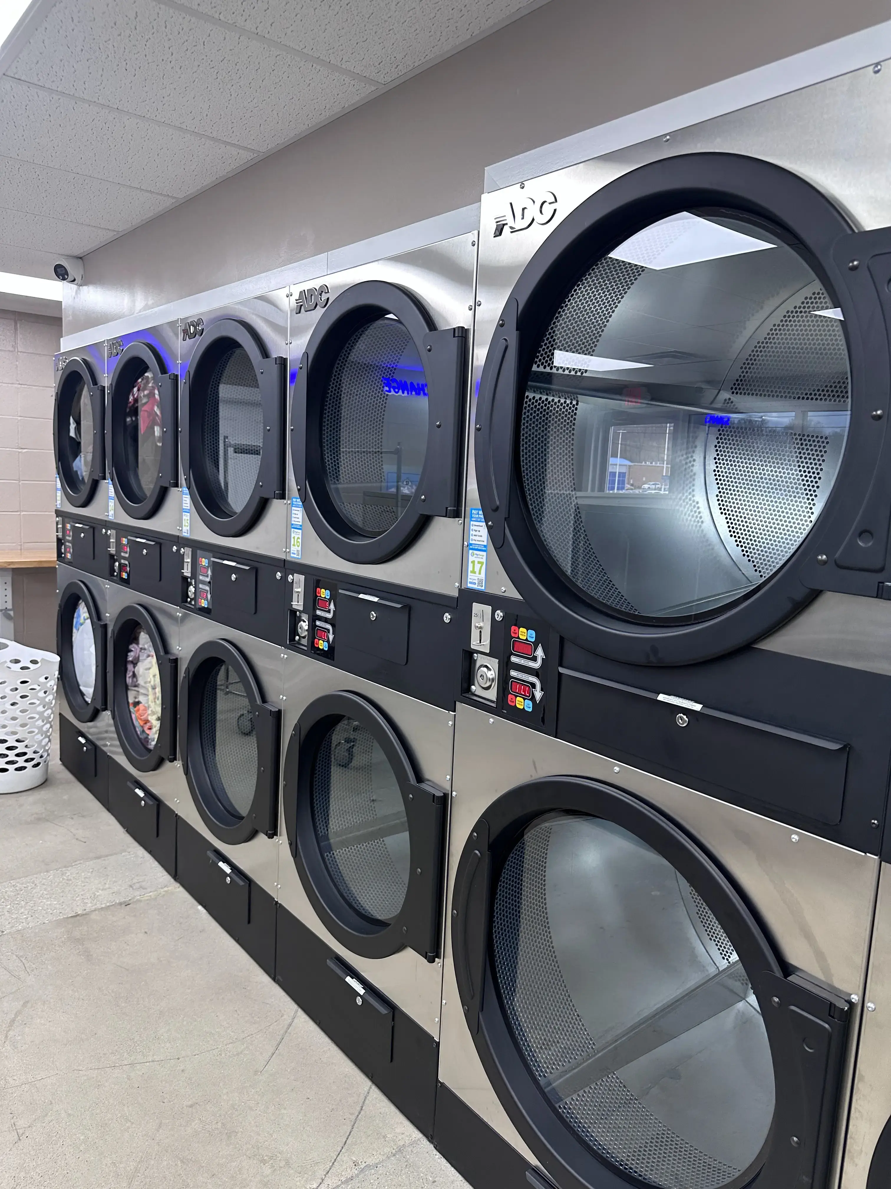 Highway 41 Laundromat & Uhaul - Image 15