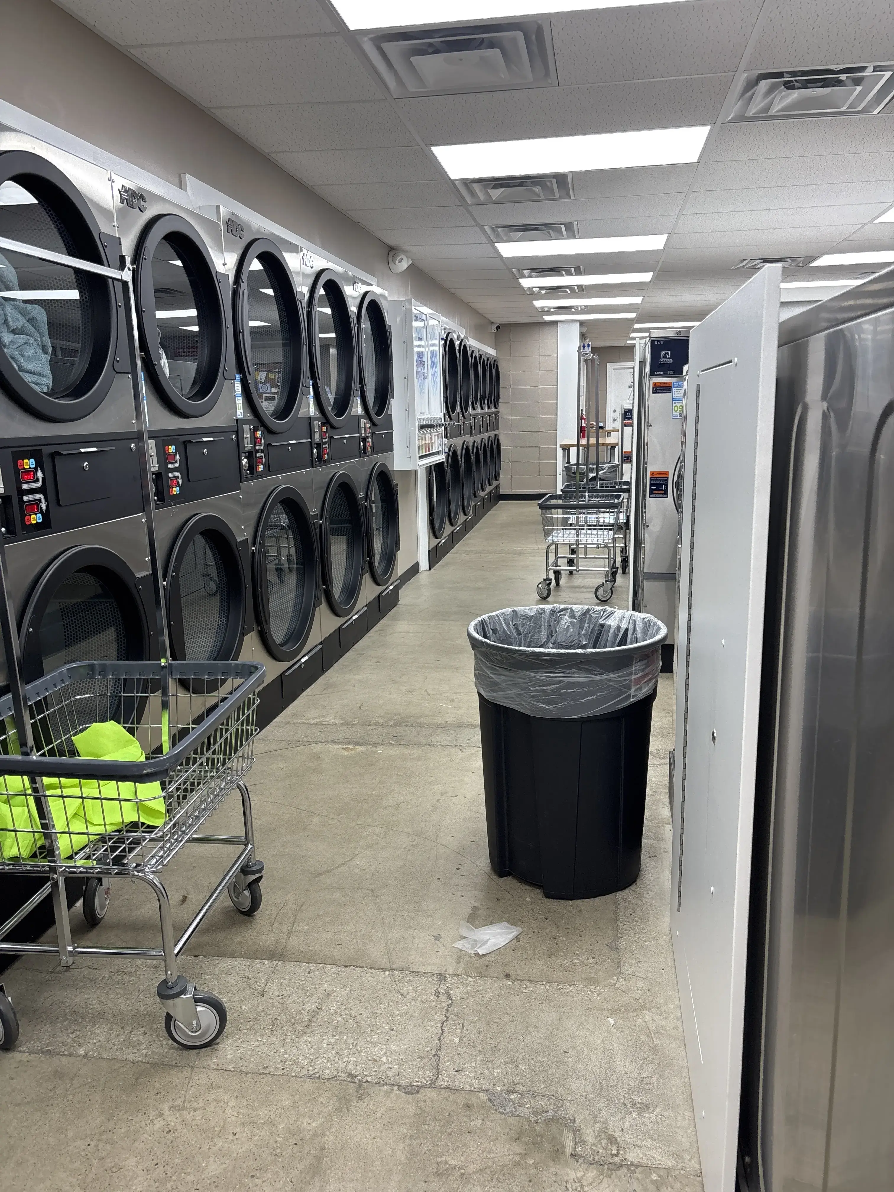 Highway 41 Laundromat & Uhaul thumbnail 3