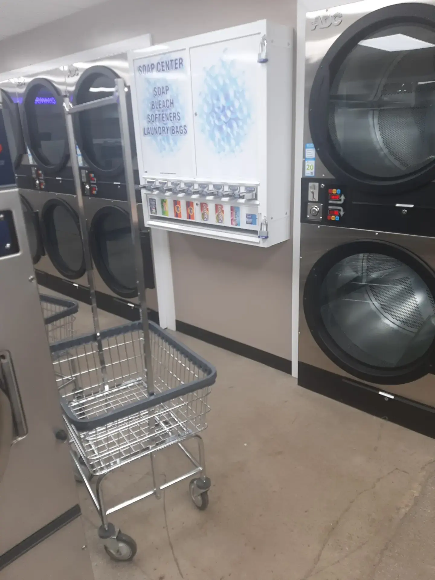 Highway 41 Laundromat & Uhaul thumbnail 16