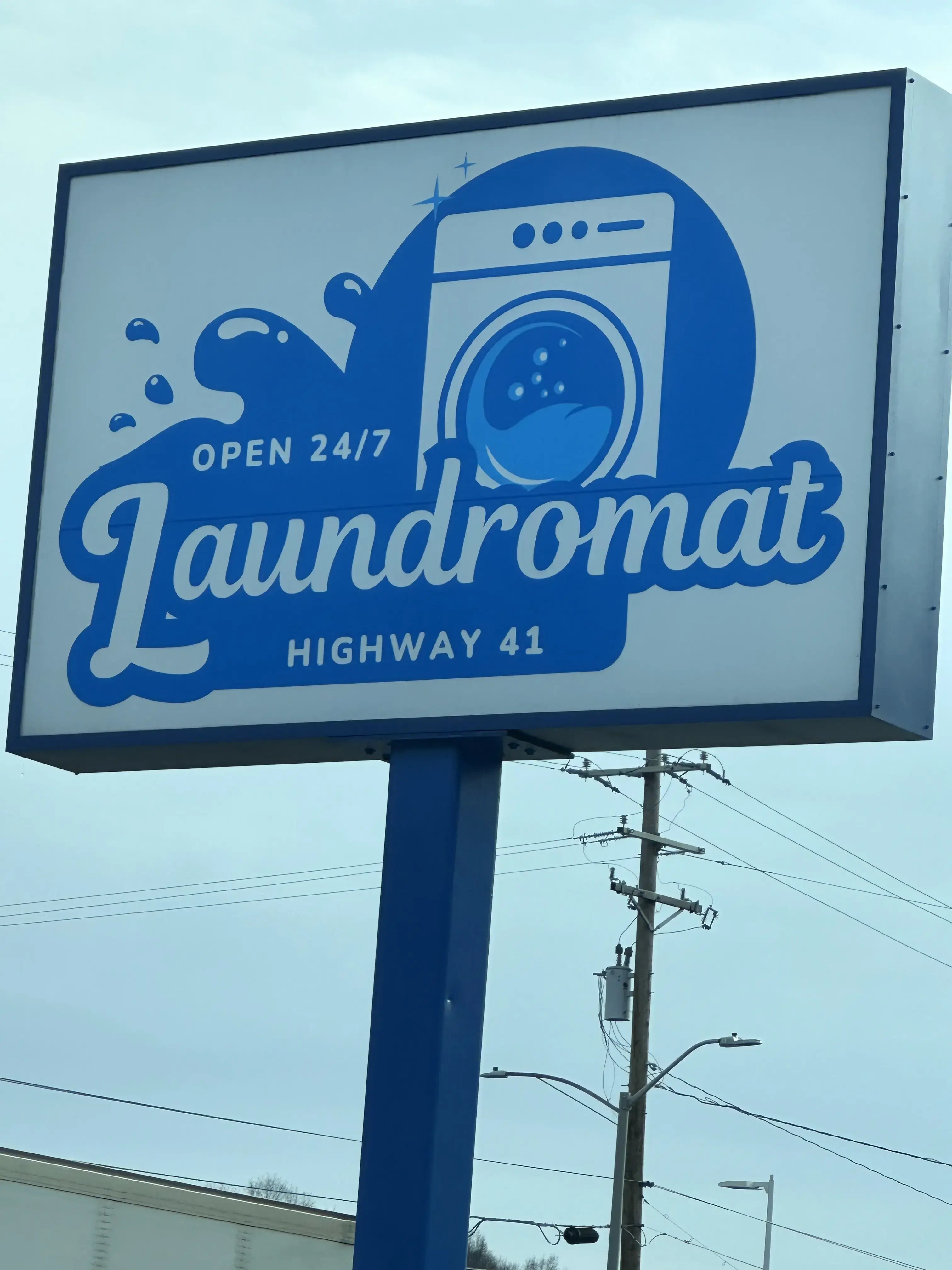 Highway 41 Laundromat & Uhaul - Image 5