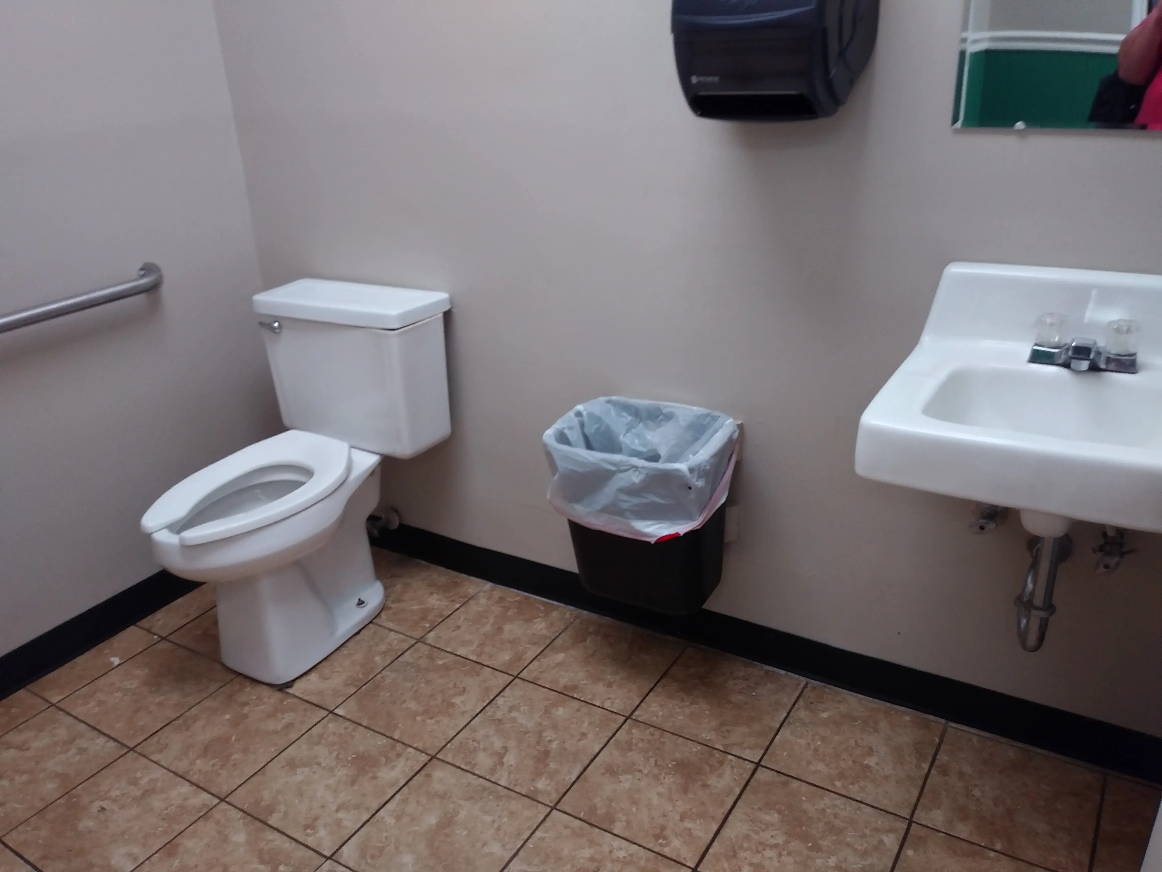 Highway 58 Coin Laundry thumbnail 4
