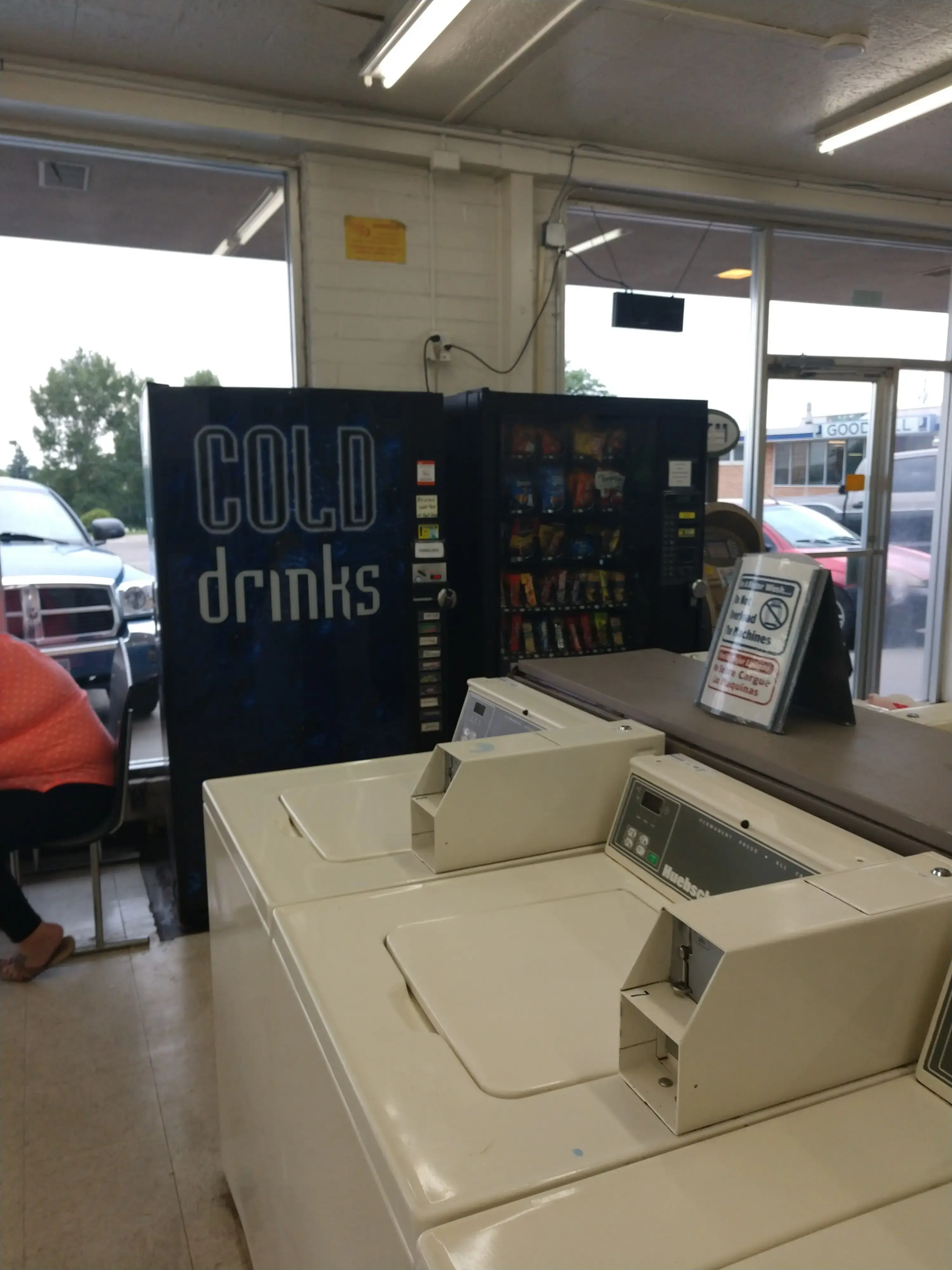 Hilltop Laundromat - Image 19