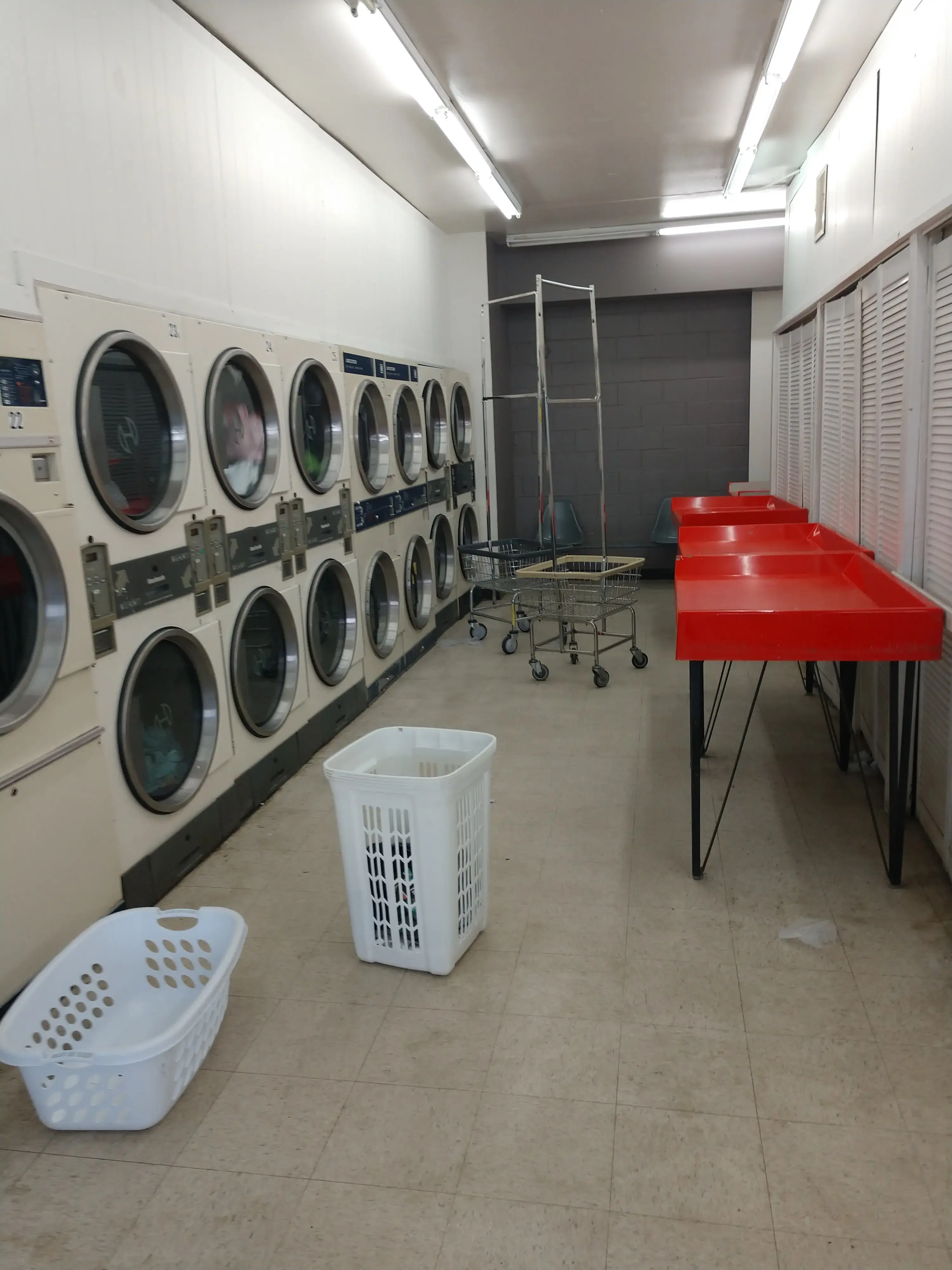 Hilltop Laundromat - Image 13