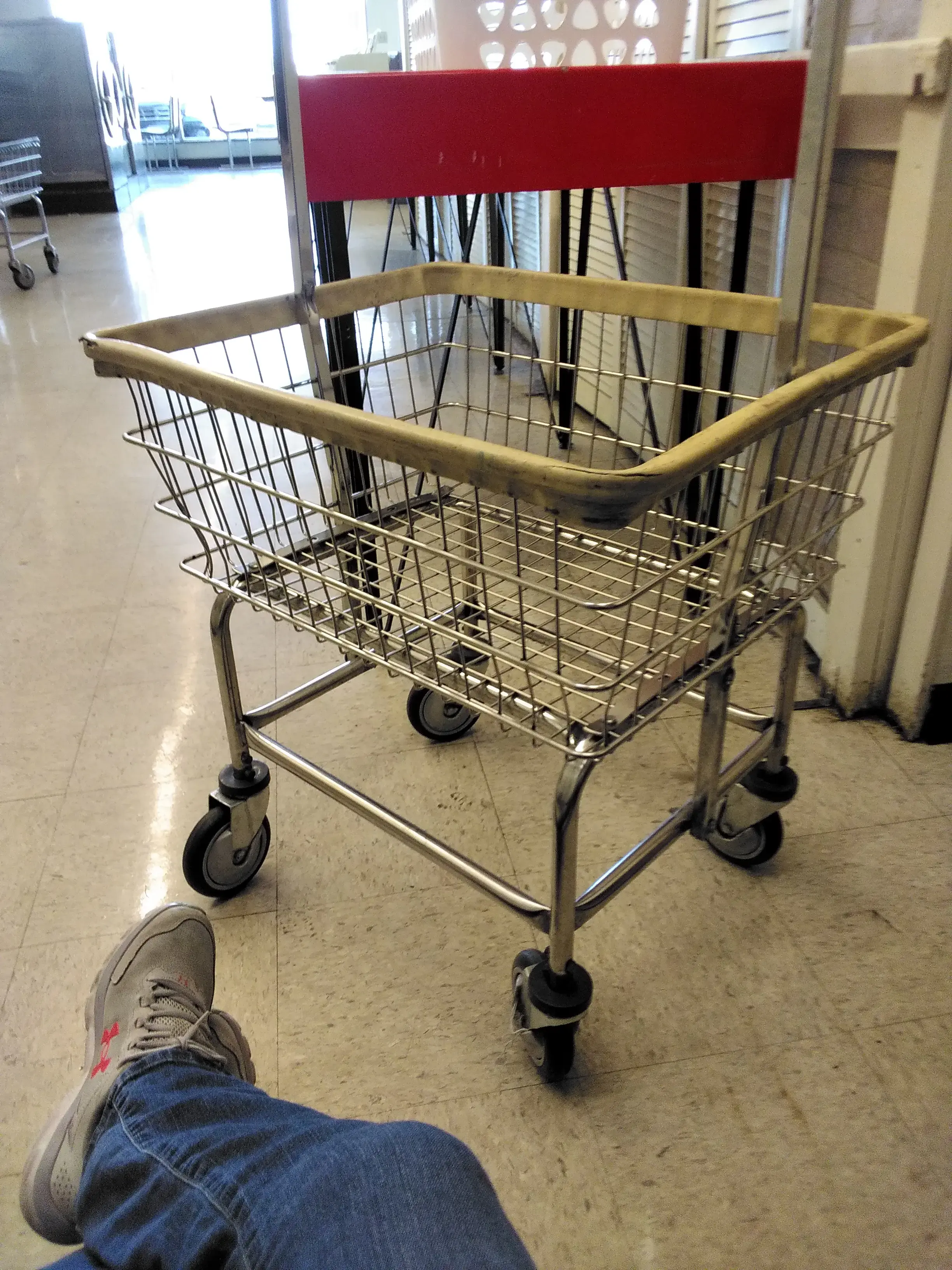 Hilltop Laundromat - Image 4