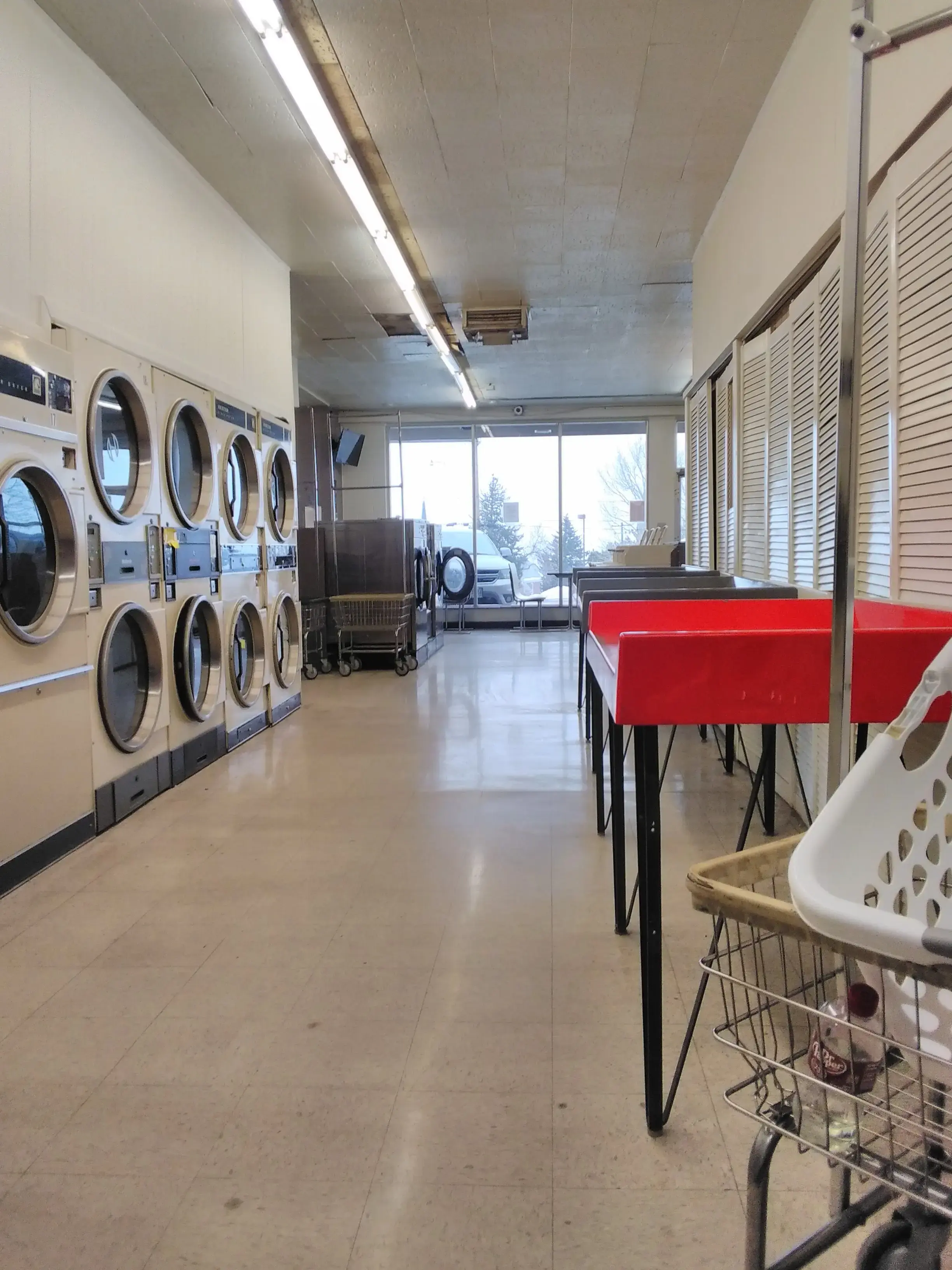 Hilltop Laundromat - Image 5