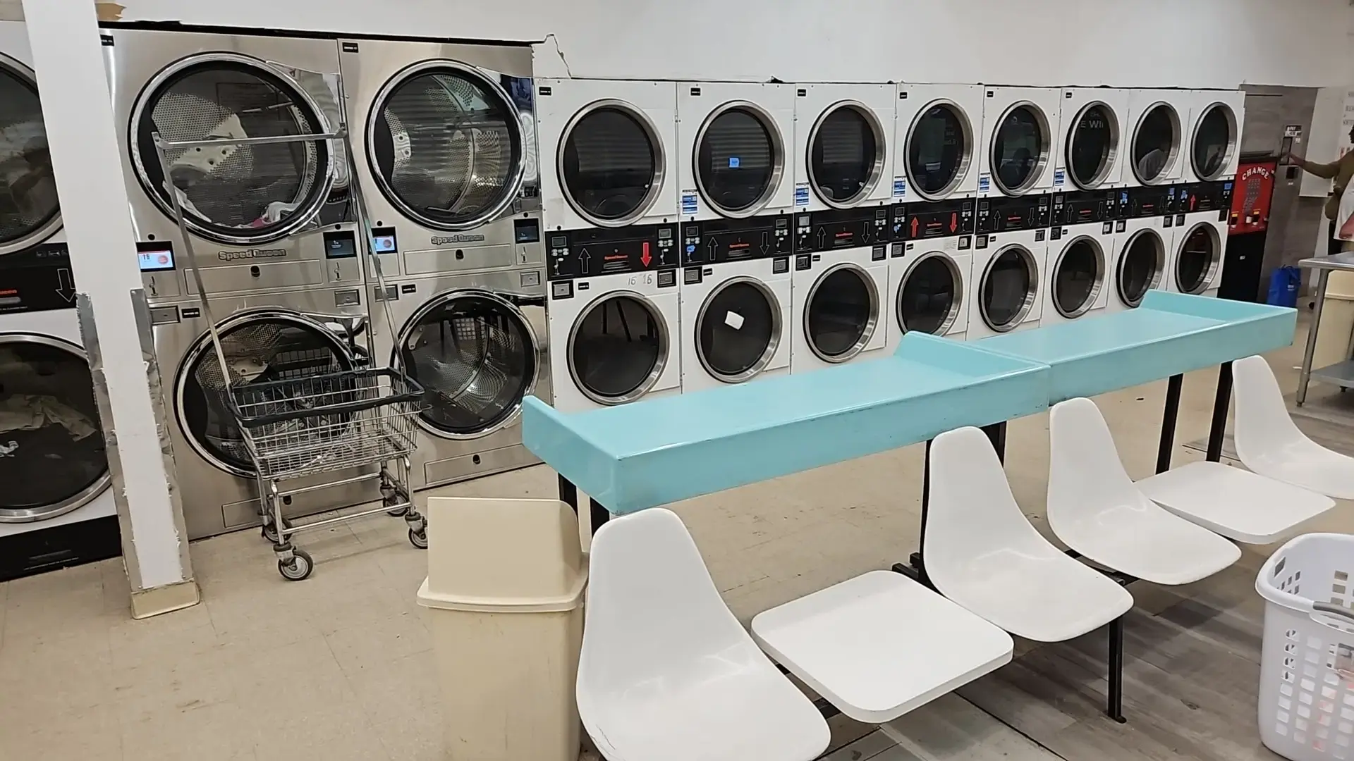 HL Laundromat - Image 10