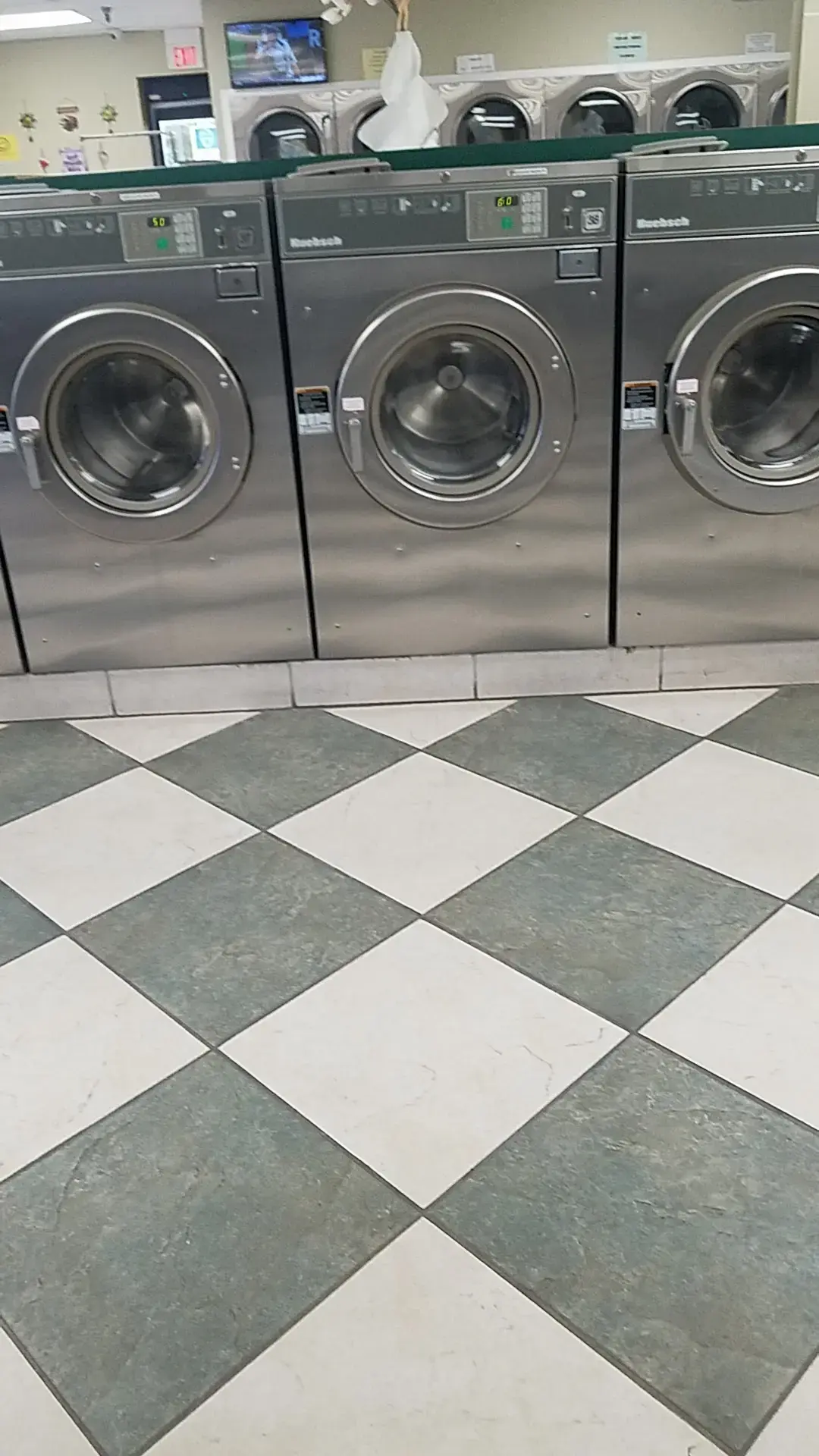 Hoffman Estates Laundromat - Image 3