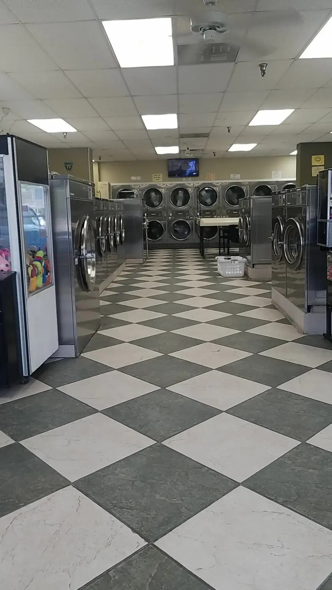 Hoffman Estates Laundromat thumbnail 10