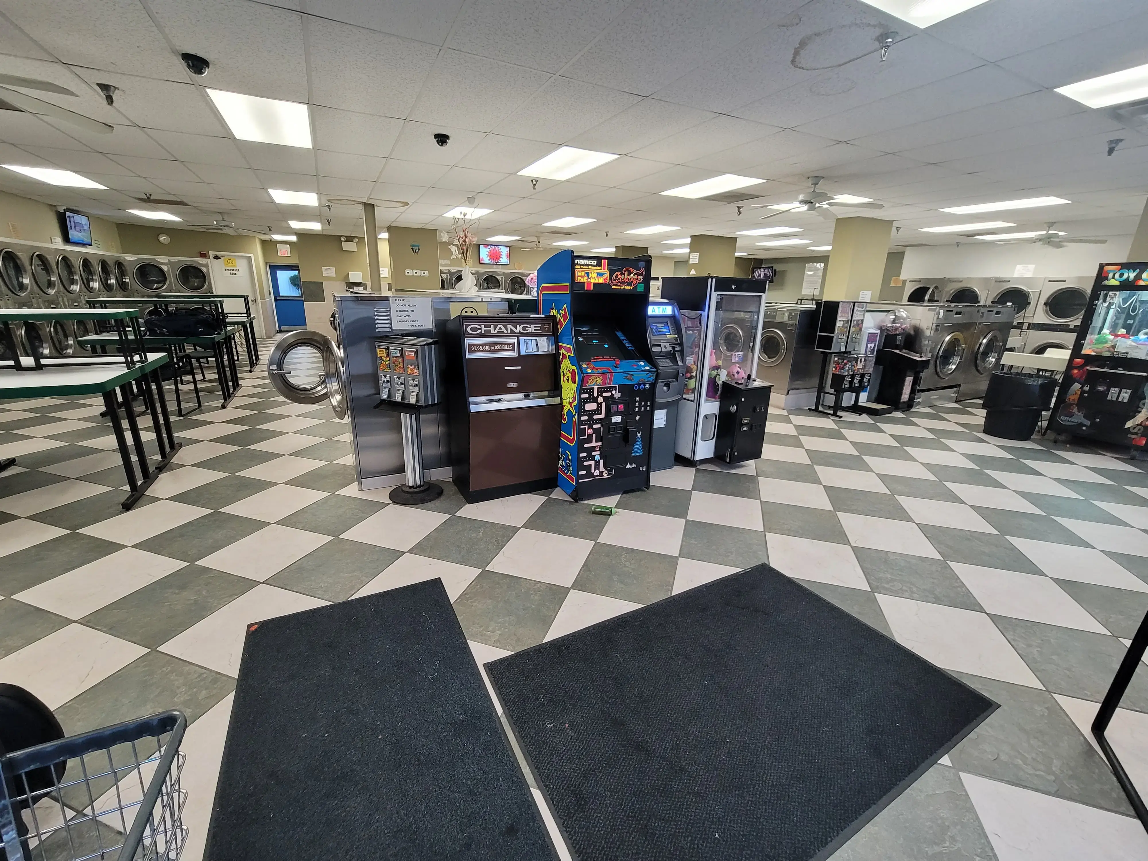 Hoffman Estates Laundromat - Image 1