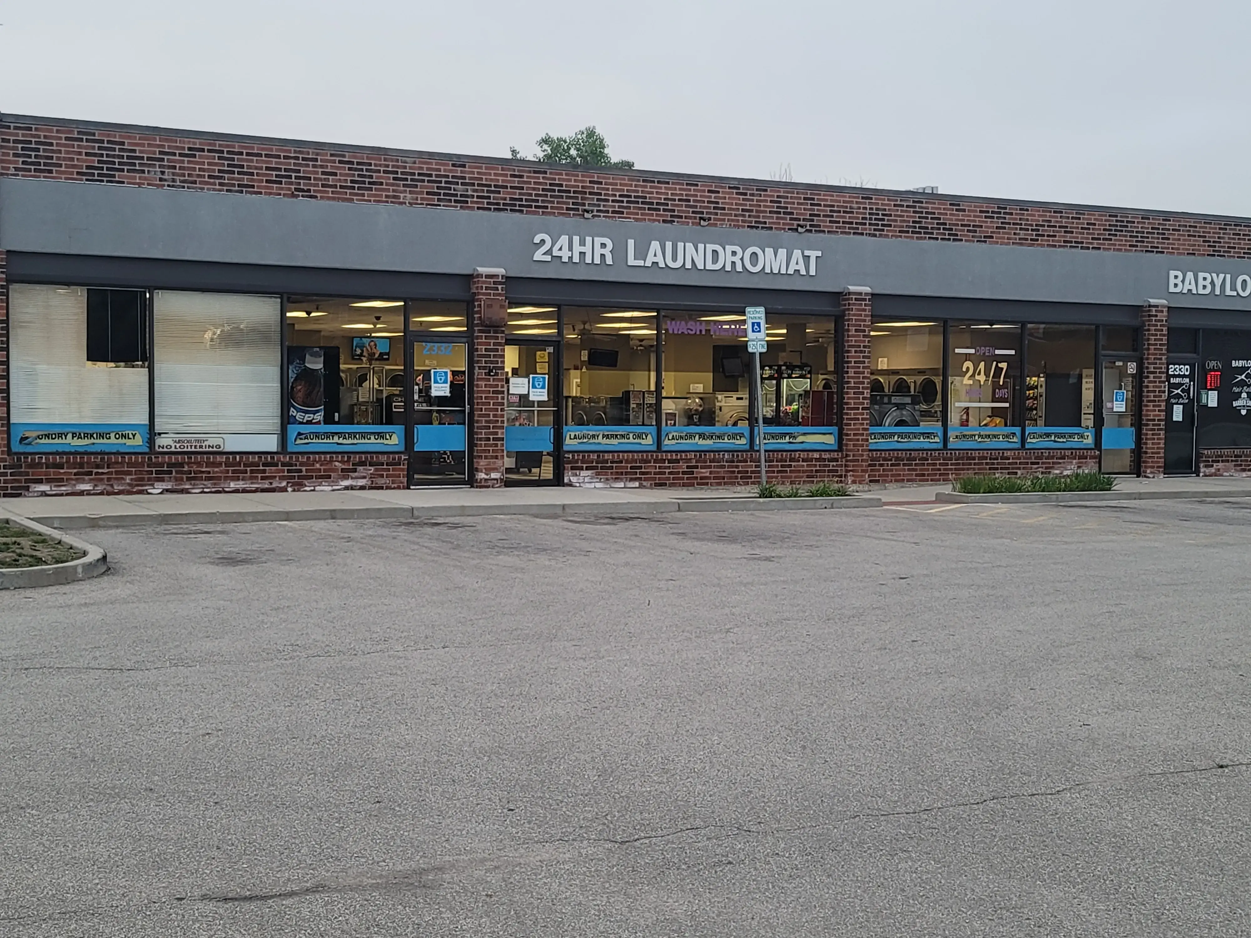 Hoffman Estates Laundromat - Image 2