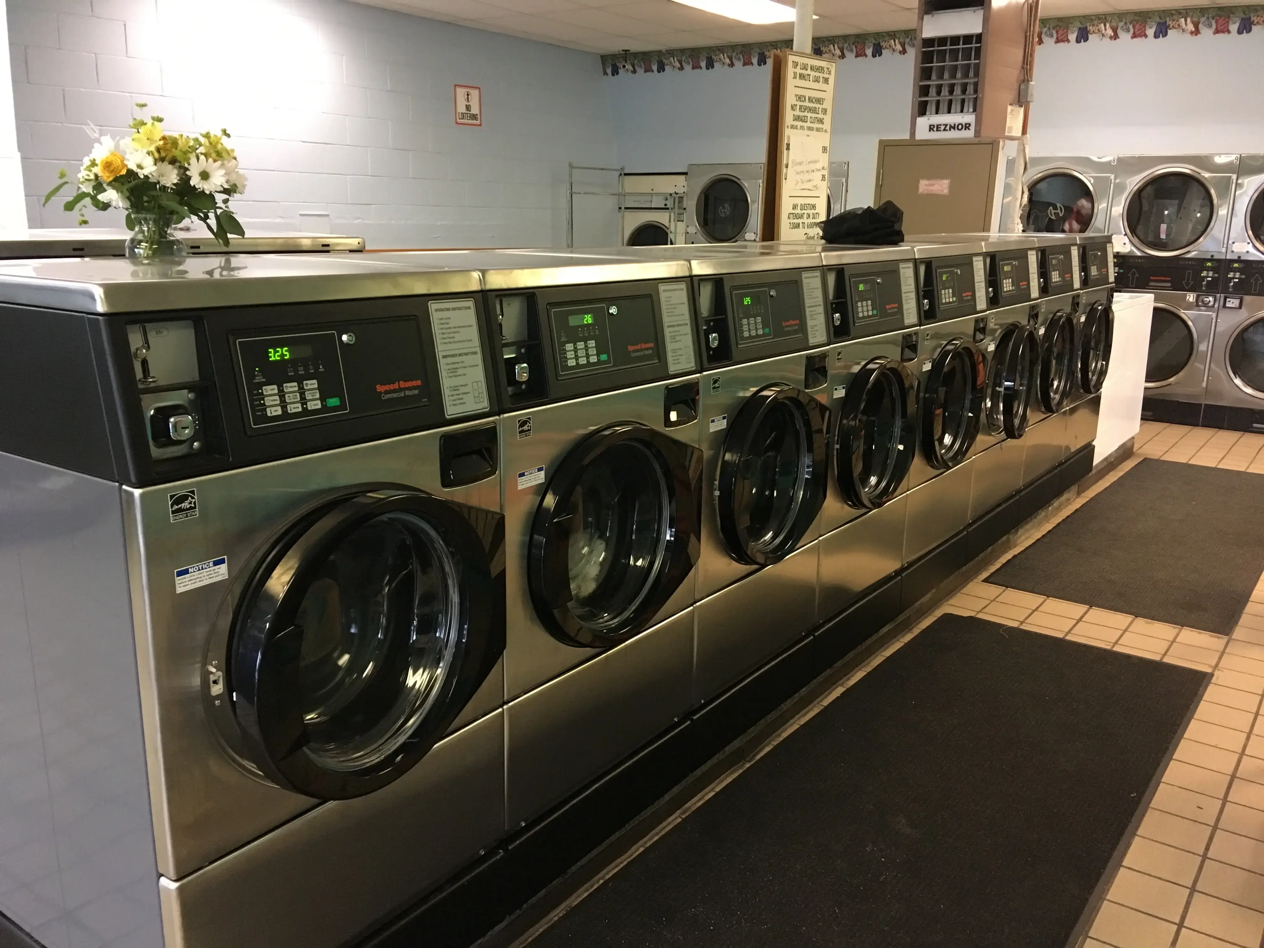 Hogan's Corner Laundromat location