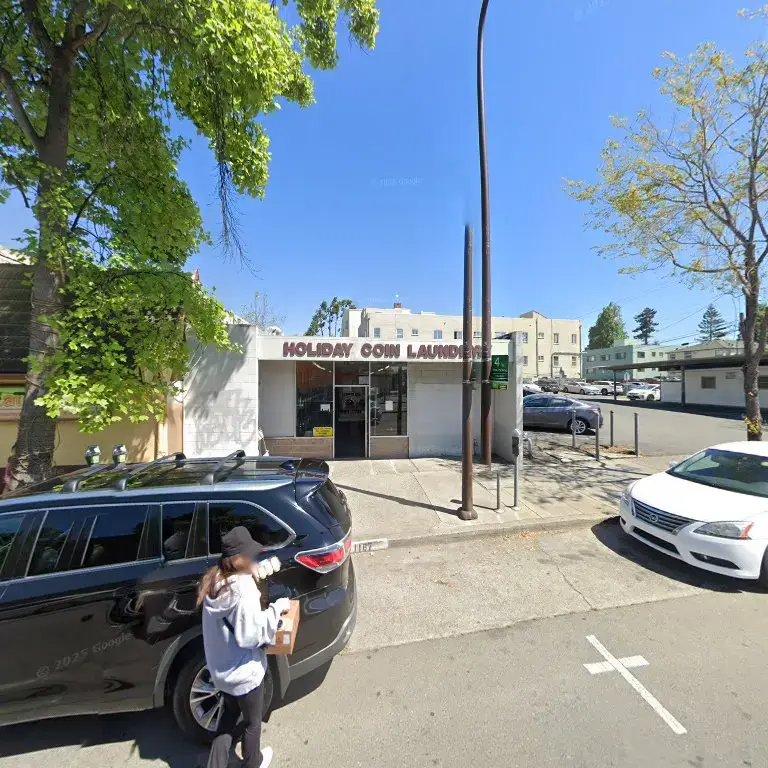 Holiday Coin Laundry - Image 13