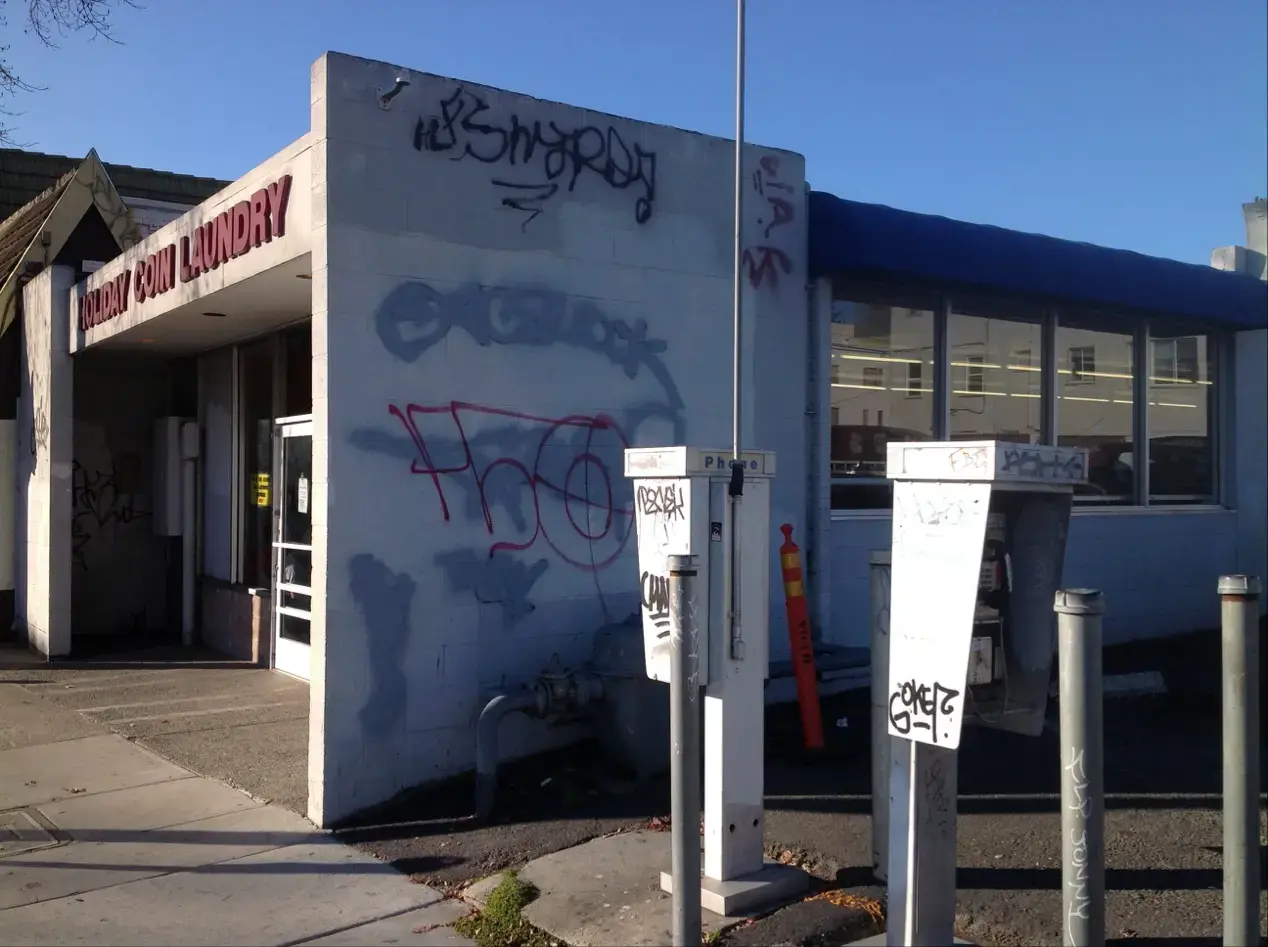 Holiday Coin Laundry - Image 4