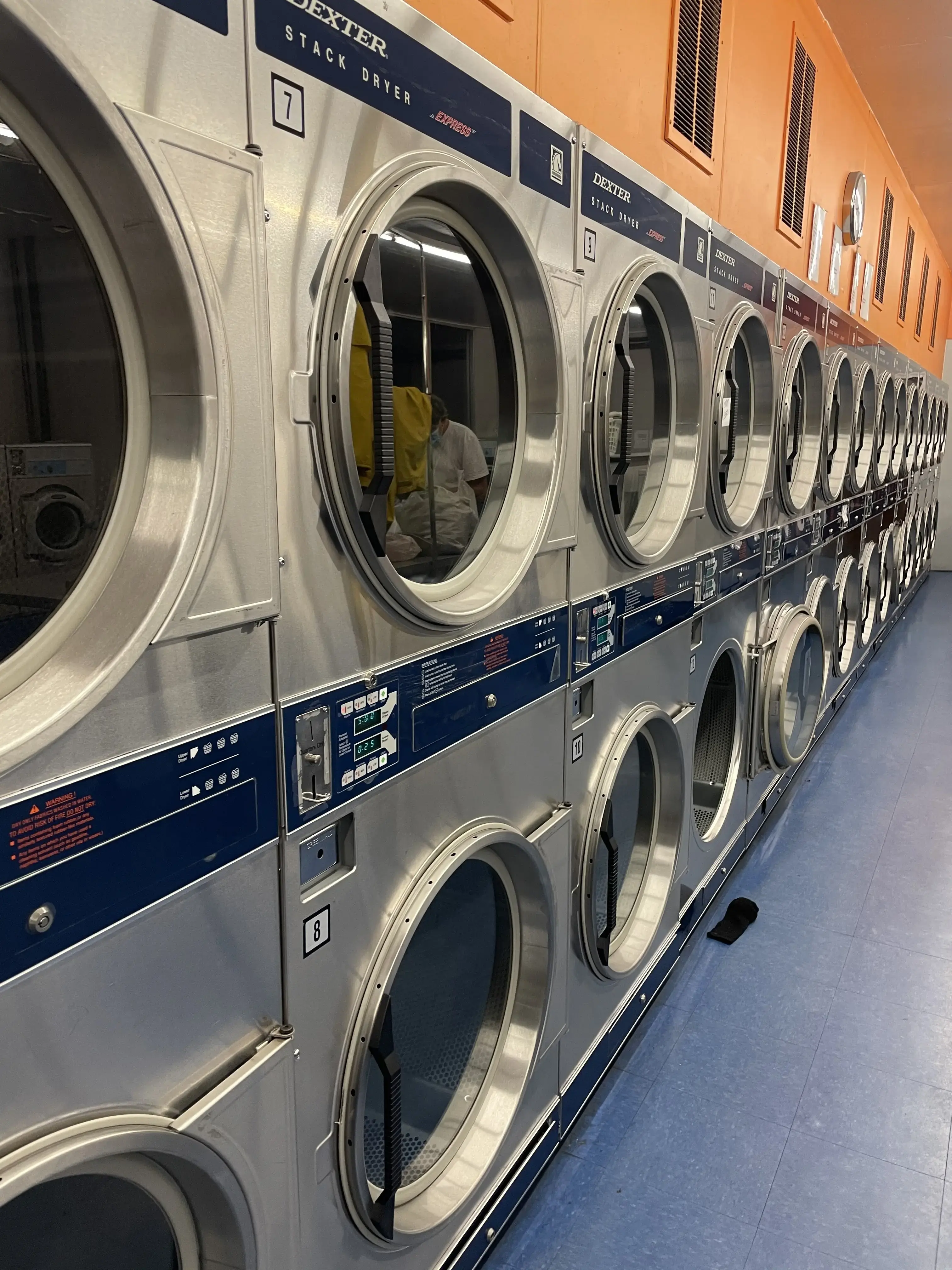 Holiday Coin Laundry - Image 5
