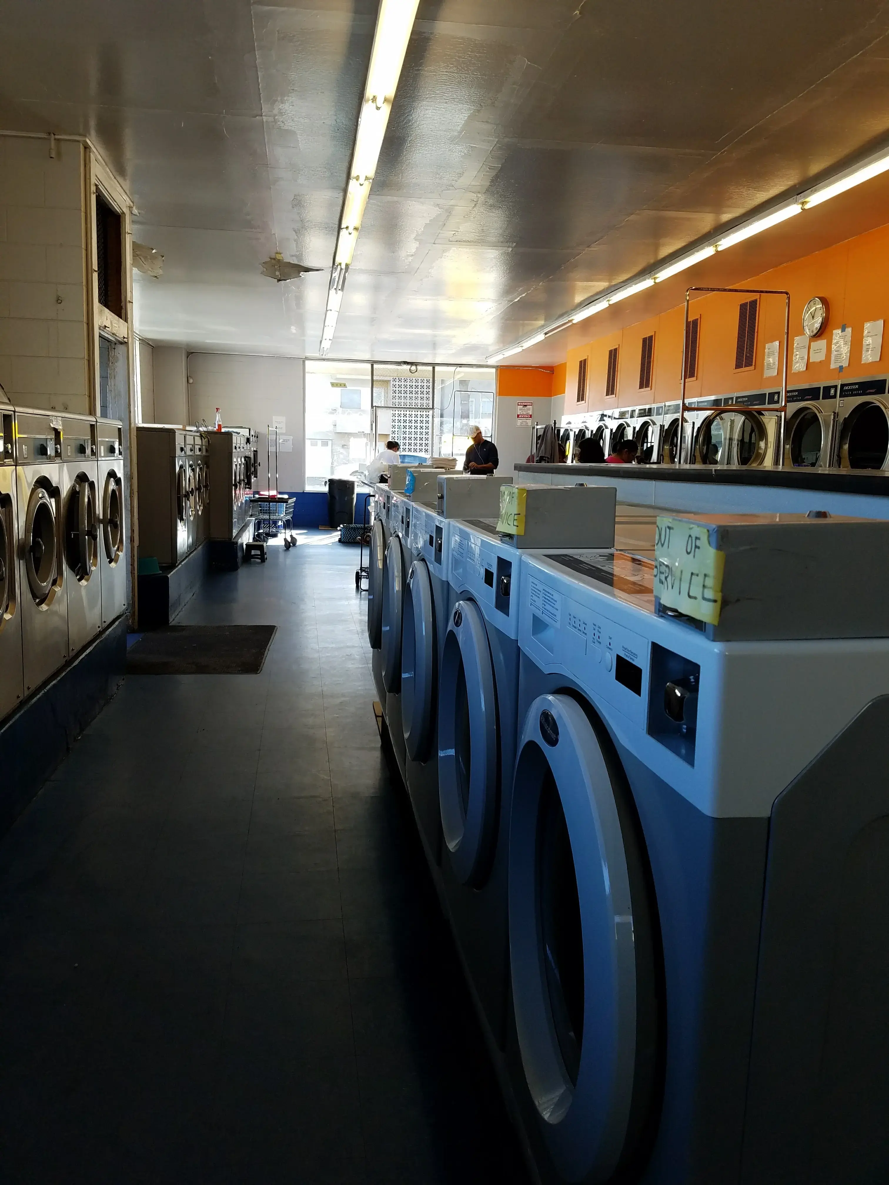 Holiday Coin Laundry thumbnail 2