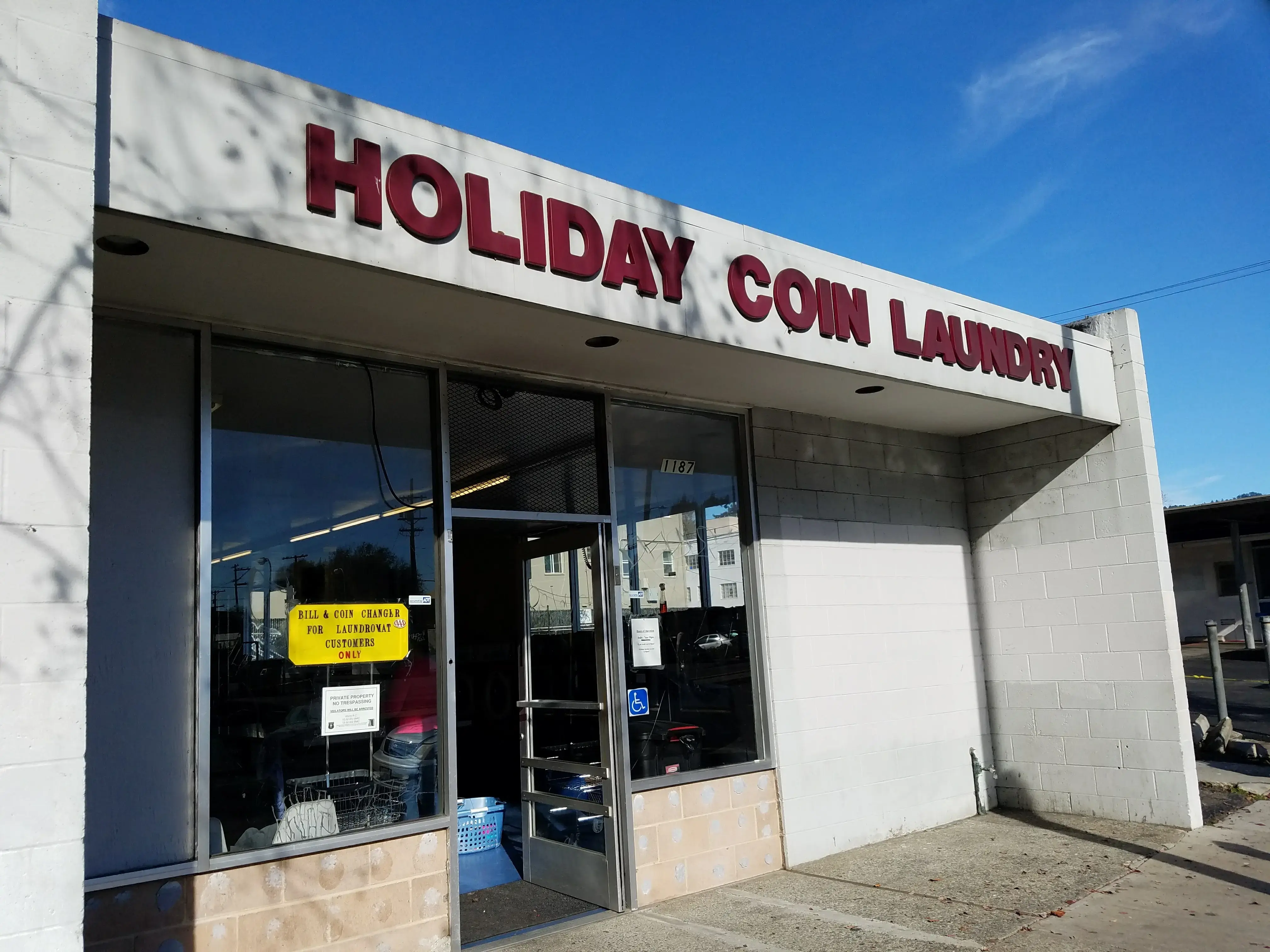 Holiday Coin Laundry thumbnail 1