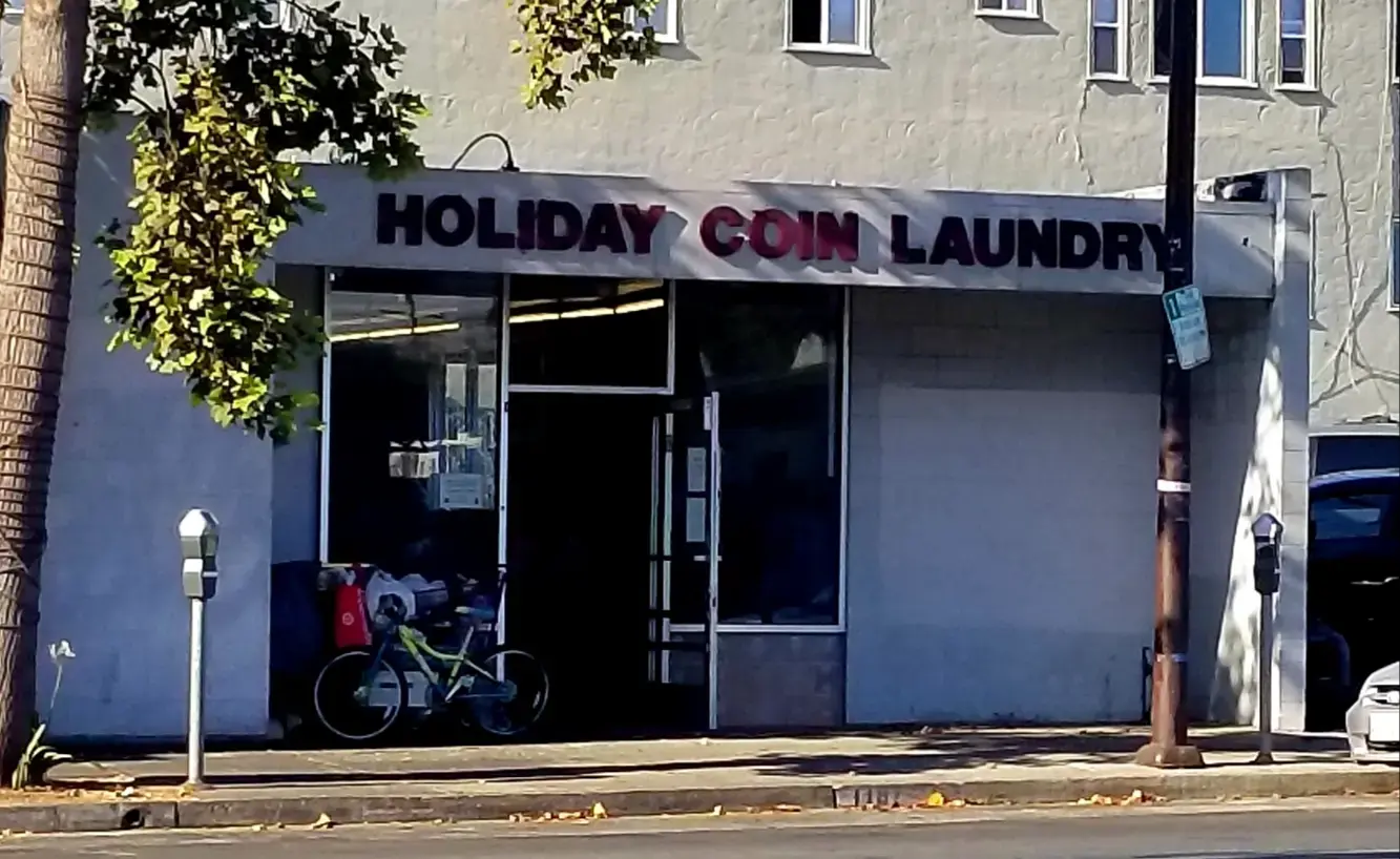 Holiday Coin Laundry - Image 3