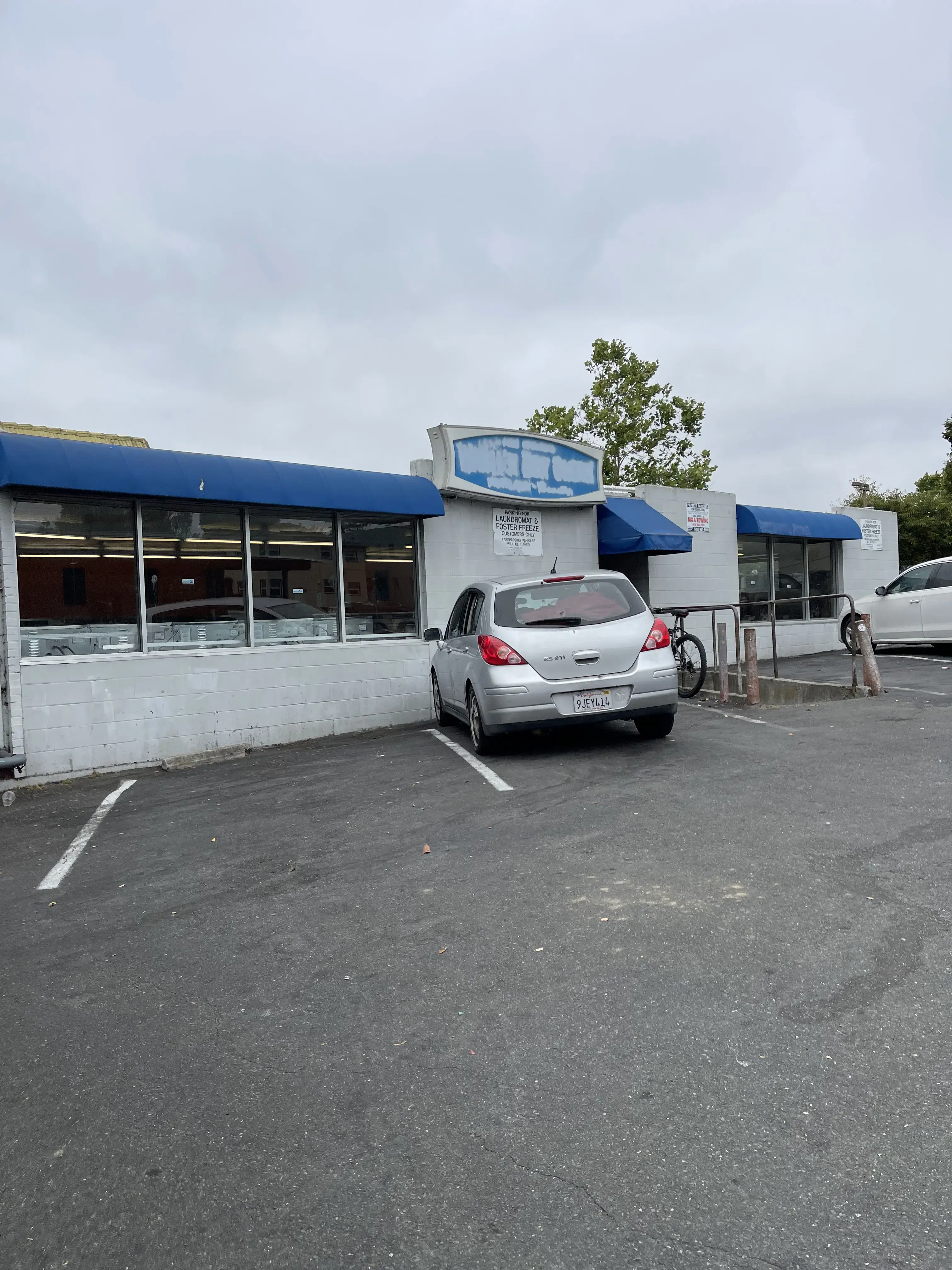 Holiday Coin Laundry - Image 7