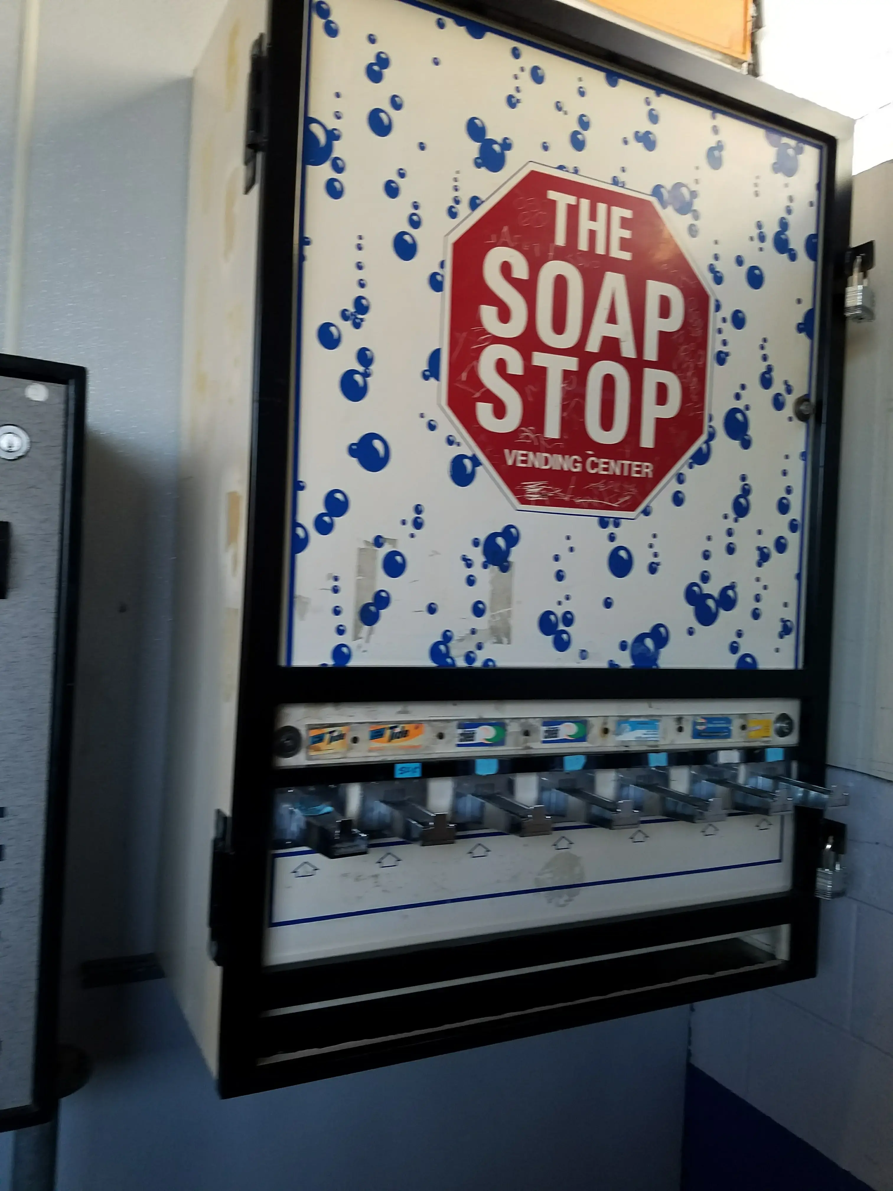 Holiday Coin Laundry - Image 8