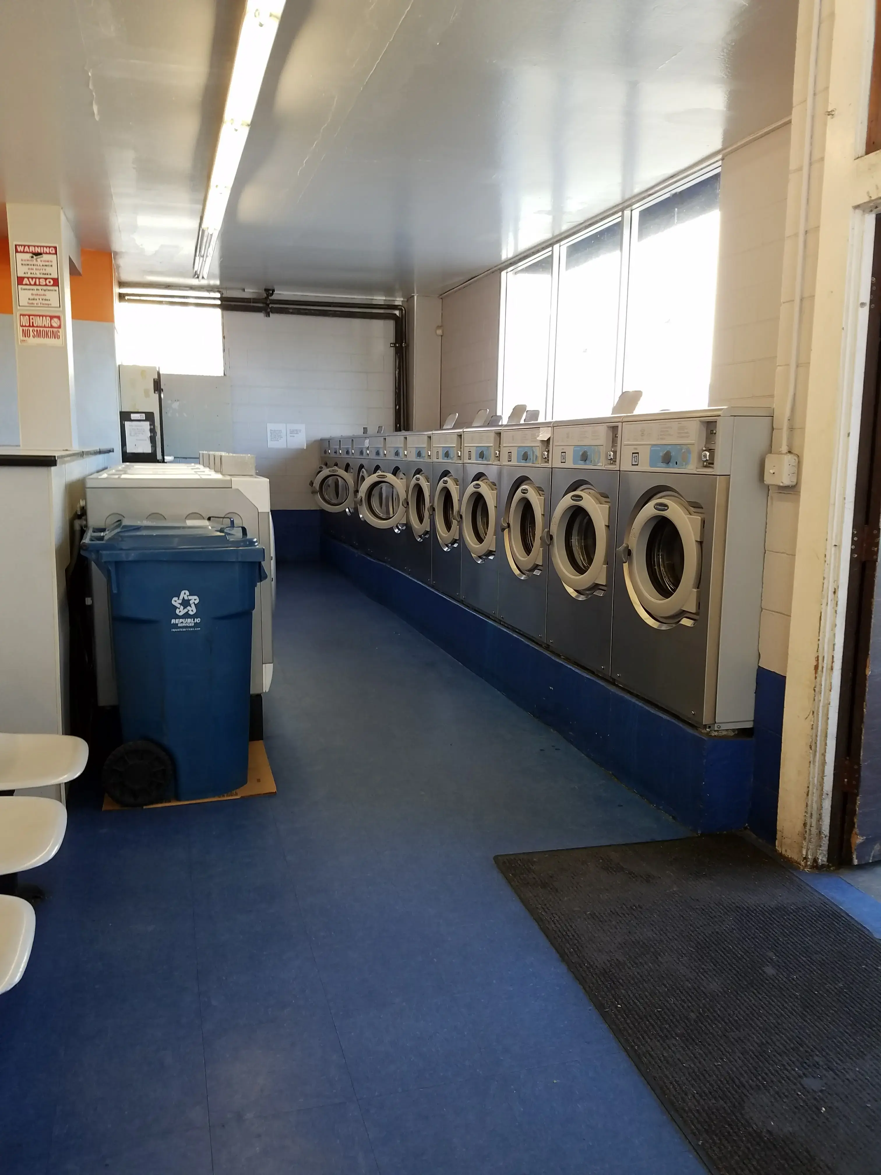 Holiday Coin Laundry thumbnail 12