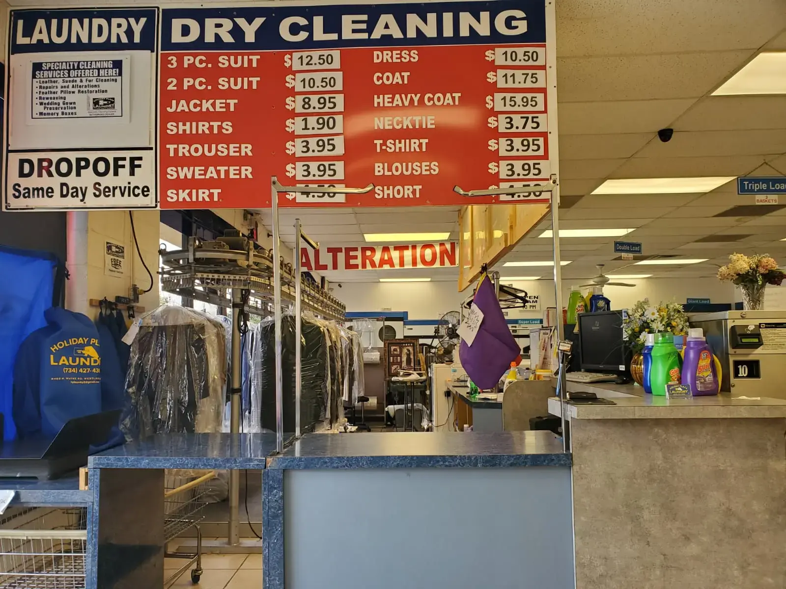 Holiday Plaza Laundromat - Image 11