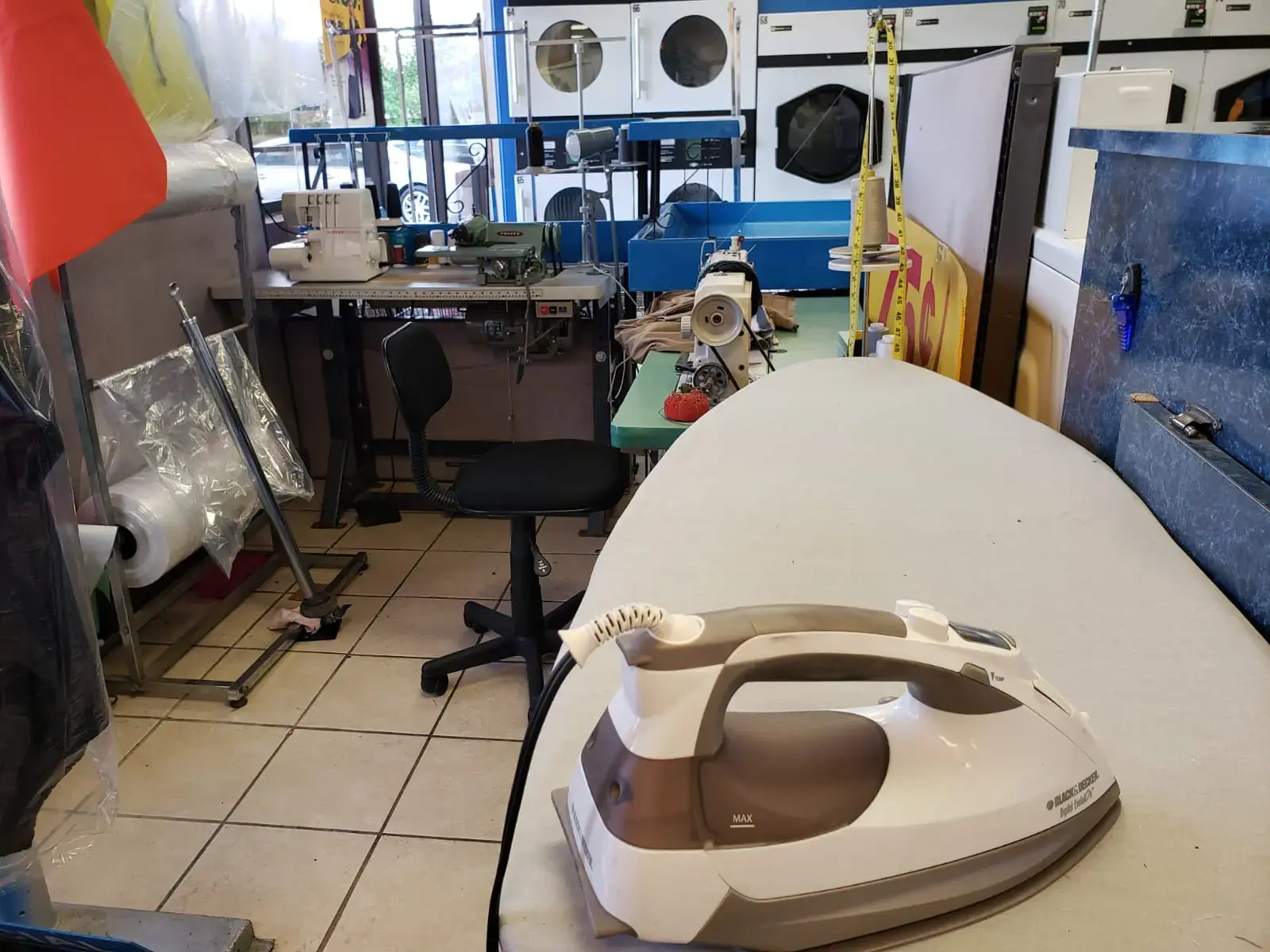 Holiday Plaza Laundromat thumbnail 4