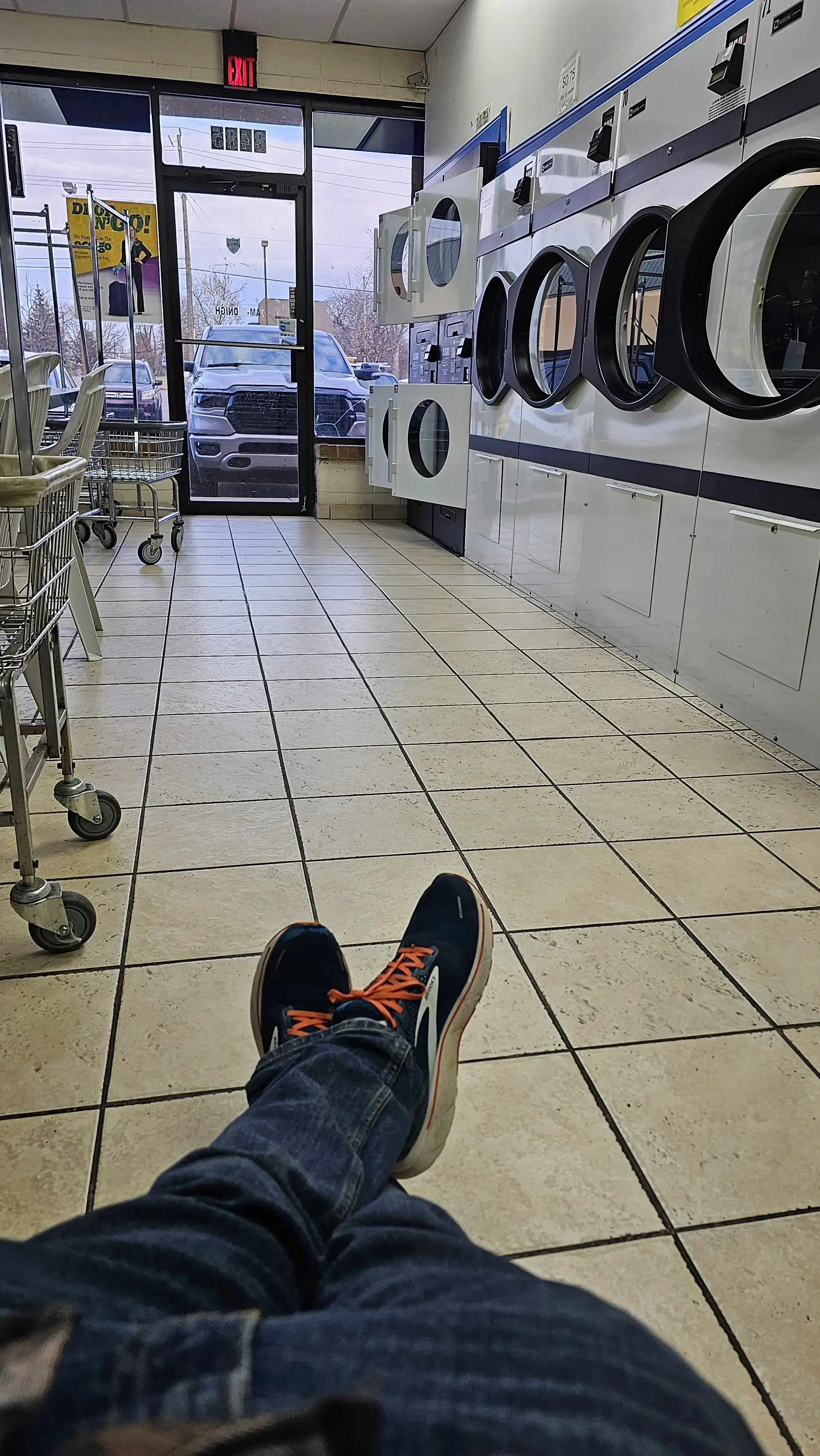 Holiday Plaza Laundromat - Image 14