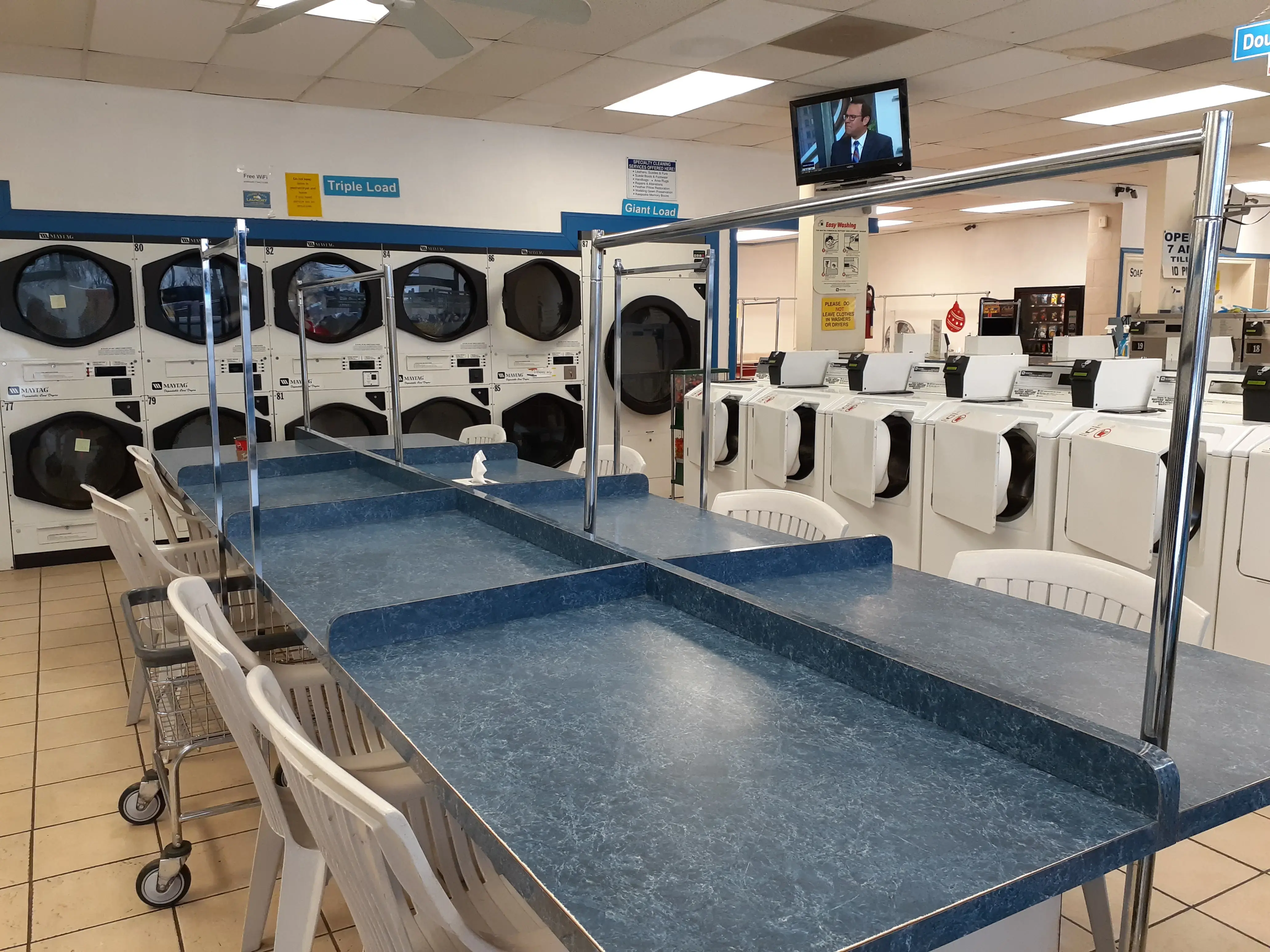 Holiday Plaza Laundromat thumbnail 12