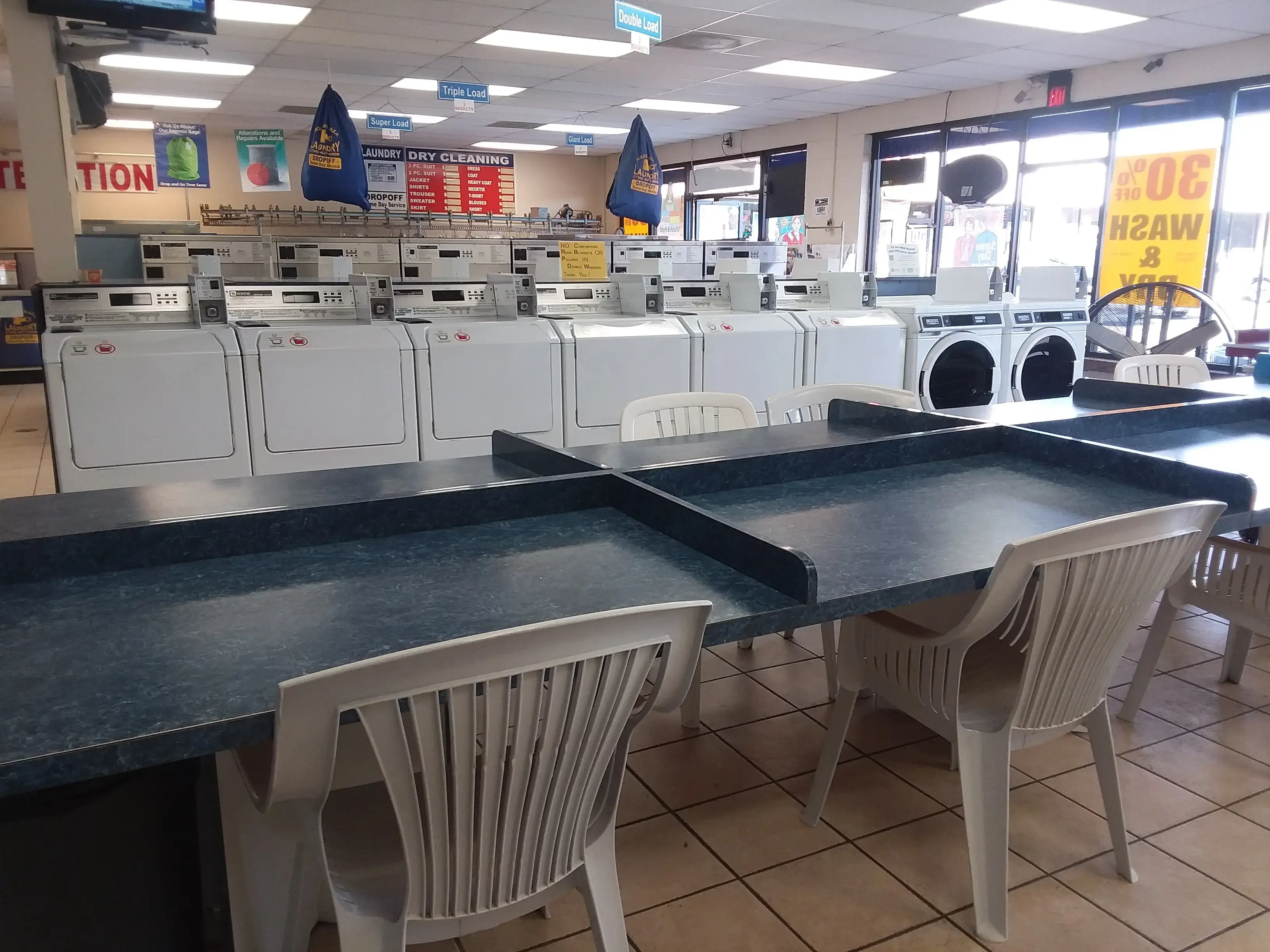 Holiday Plaza Laundromat thumbnail 9