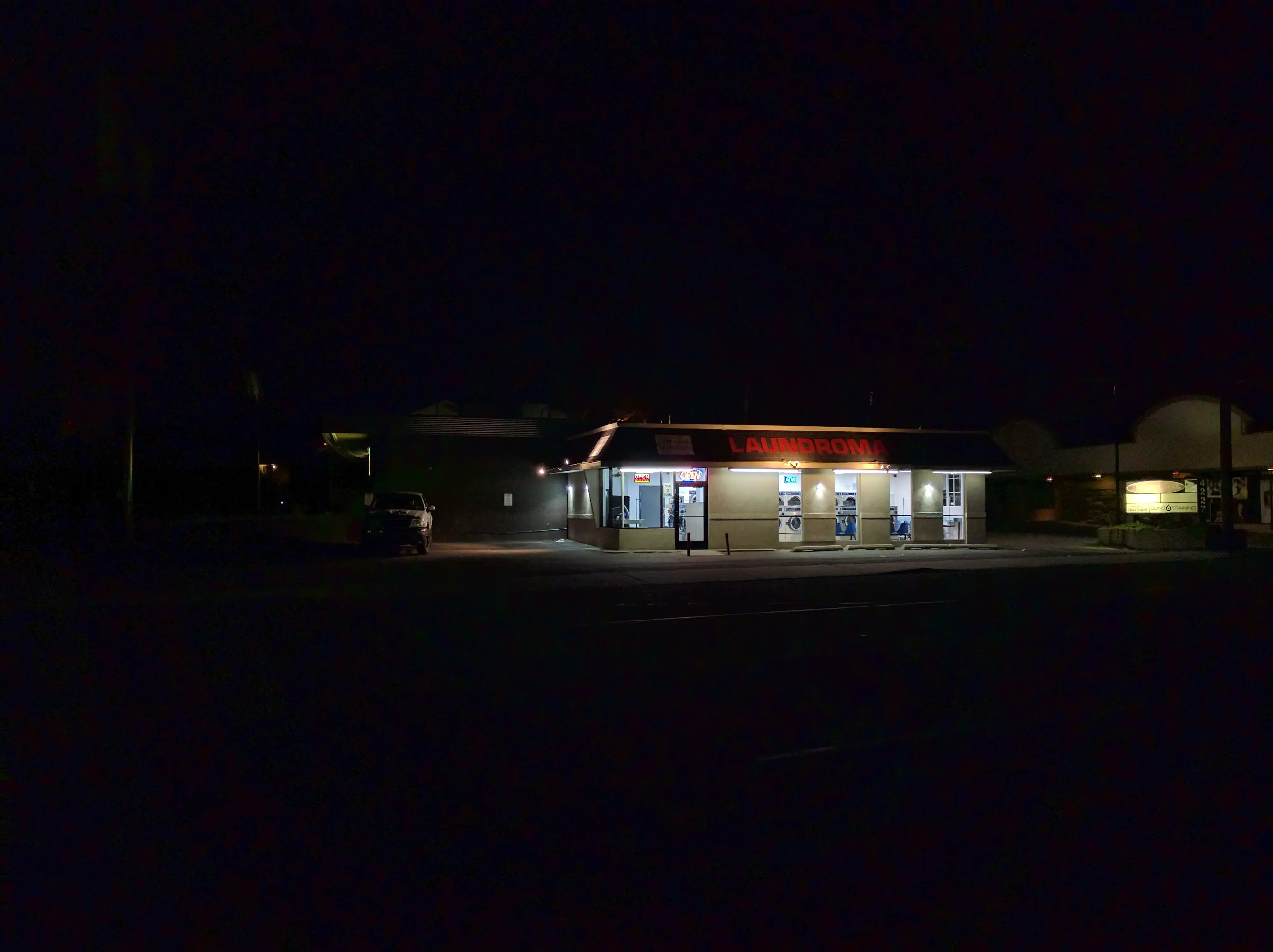 Holladay Laundromat - Image 6