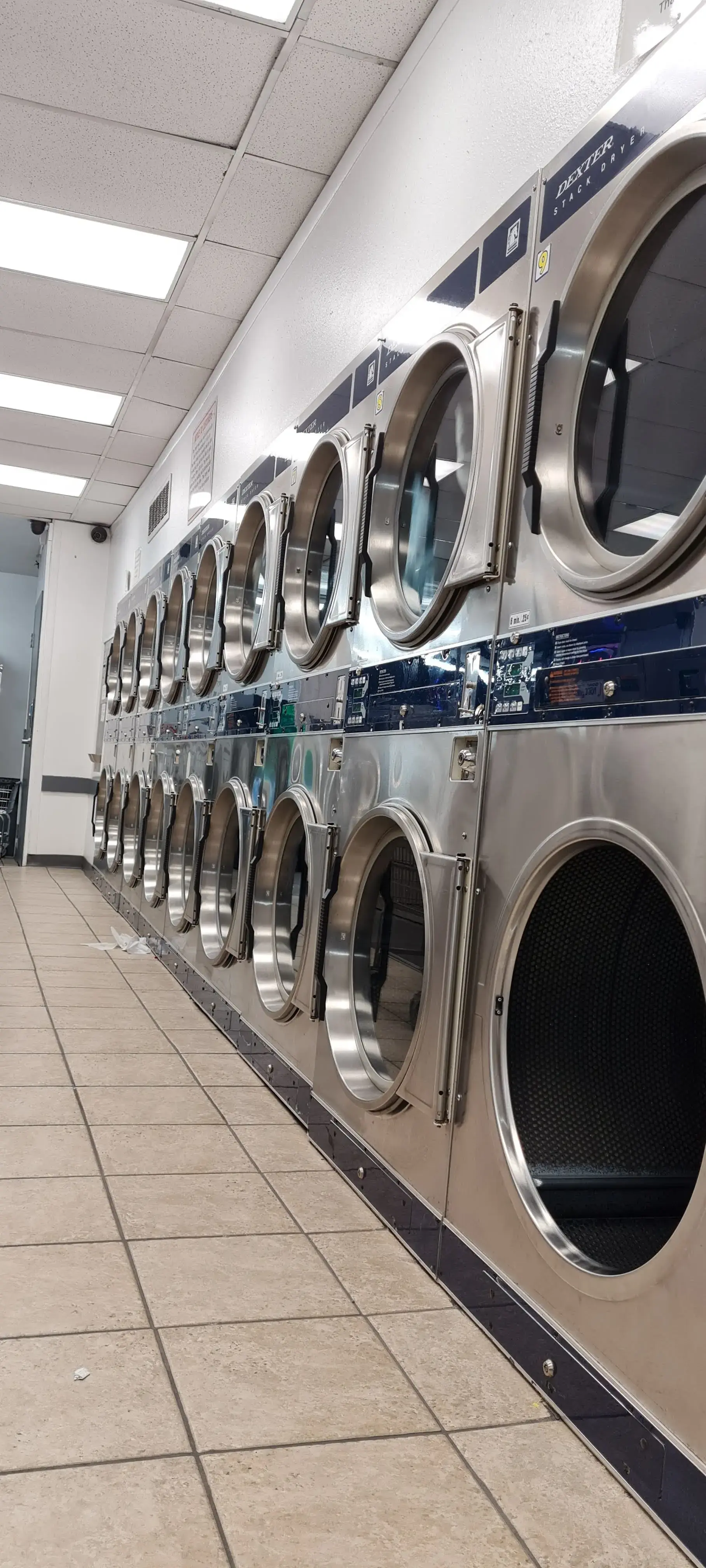 Holladay Laundromat - Image 15
