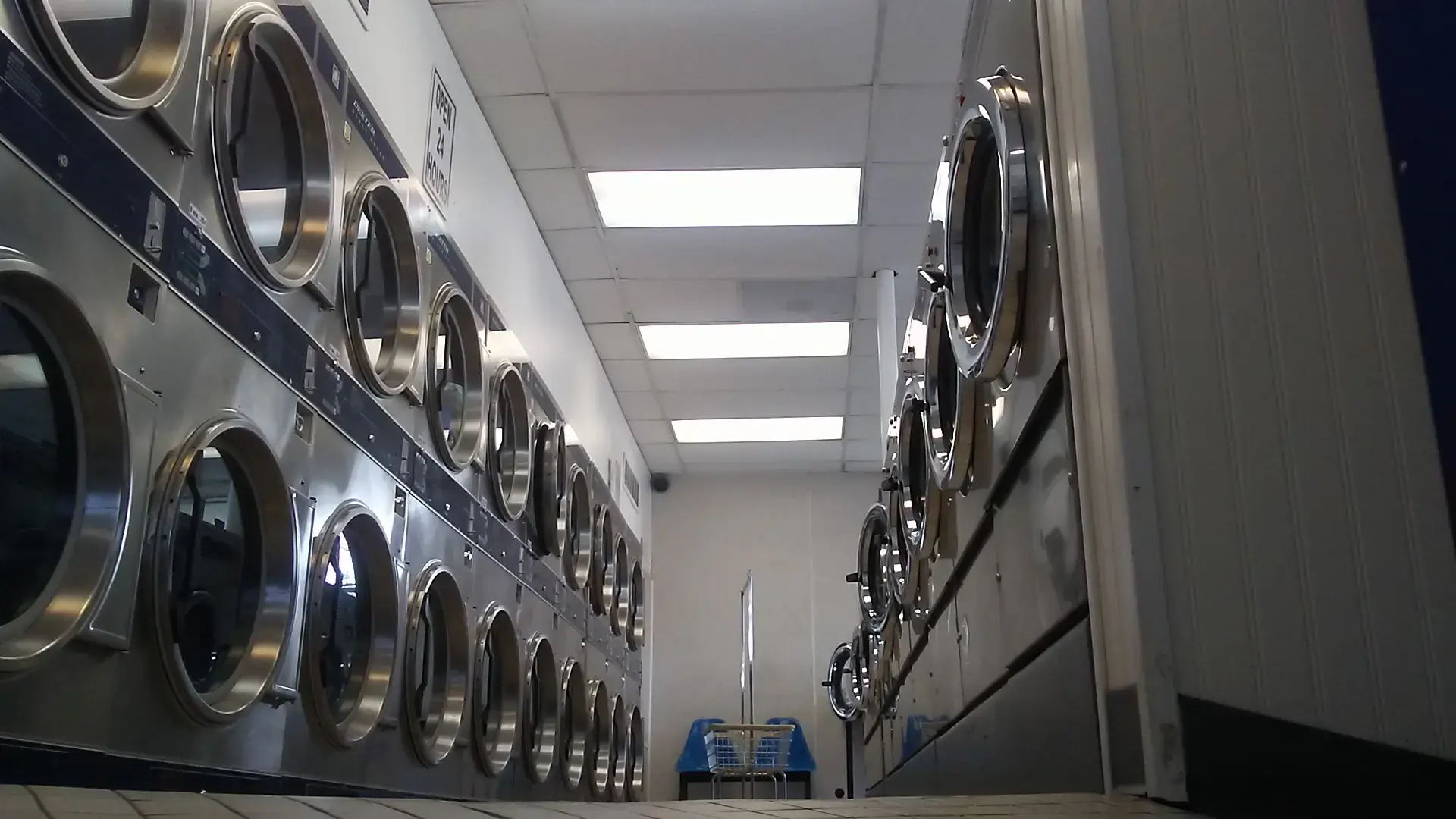 Holladay Laundromat - Image 7