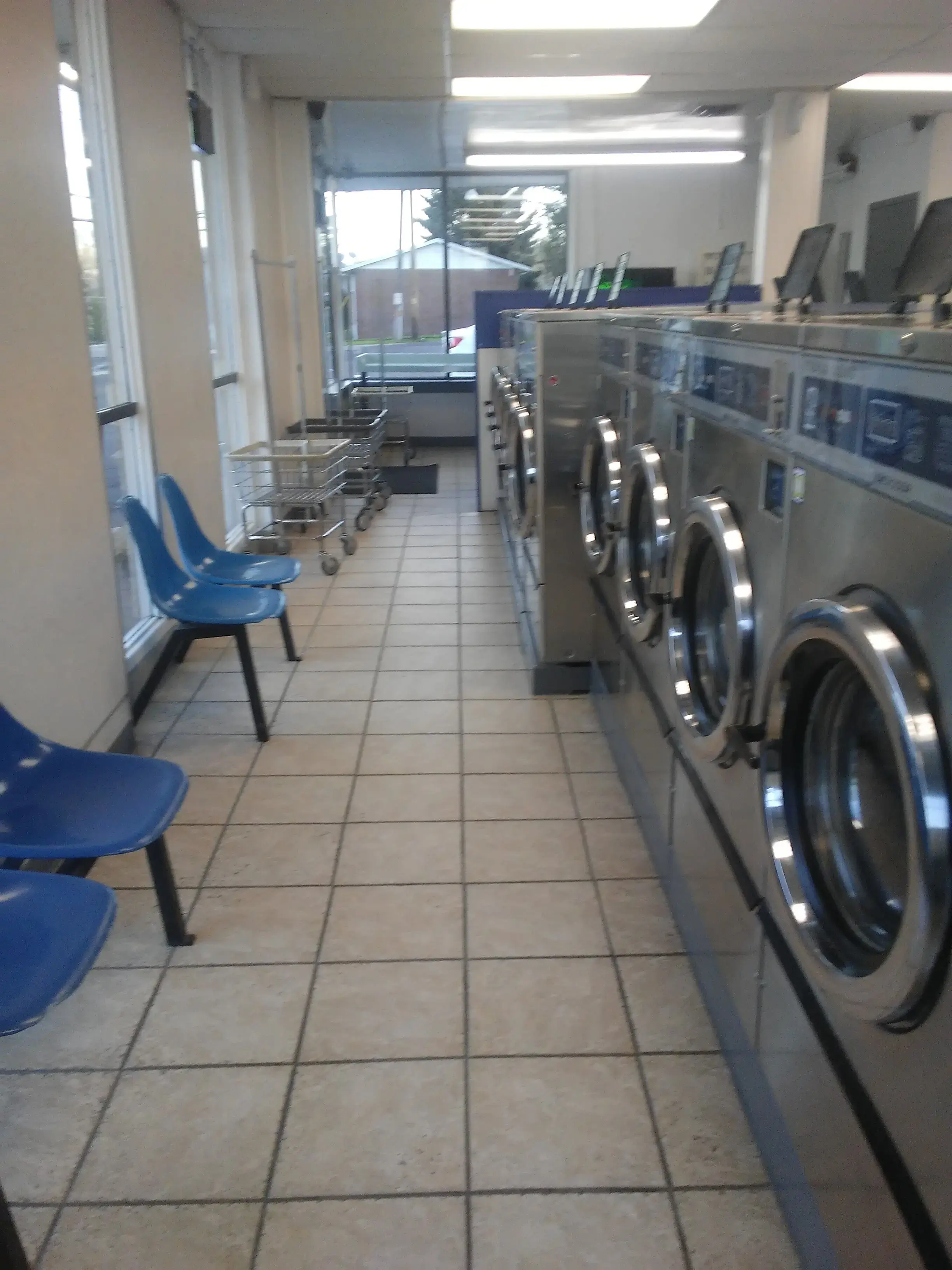 Holladay Laundromat thumbnail 5