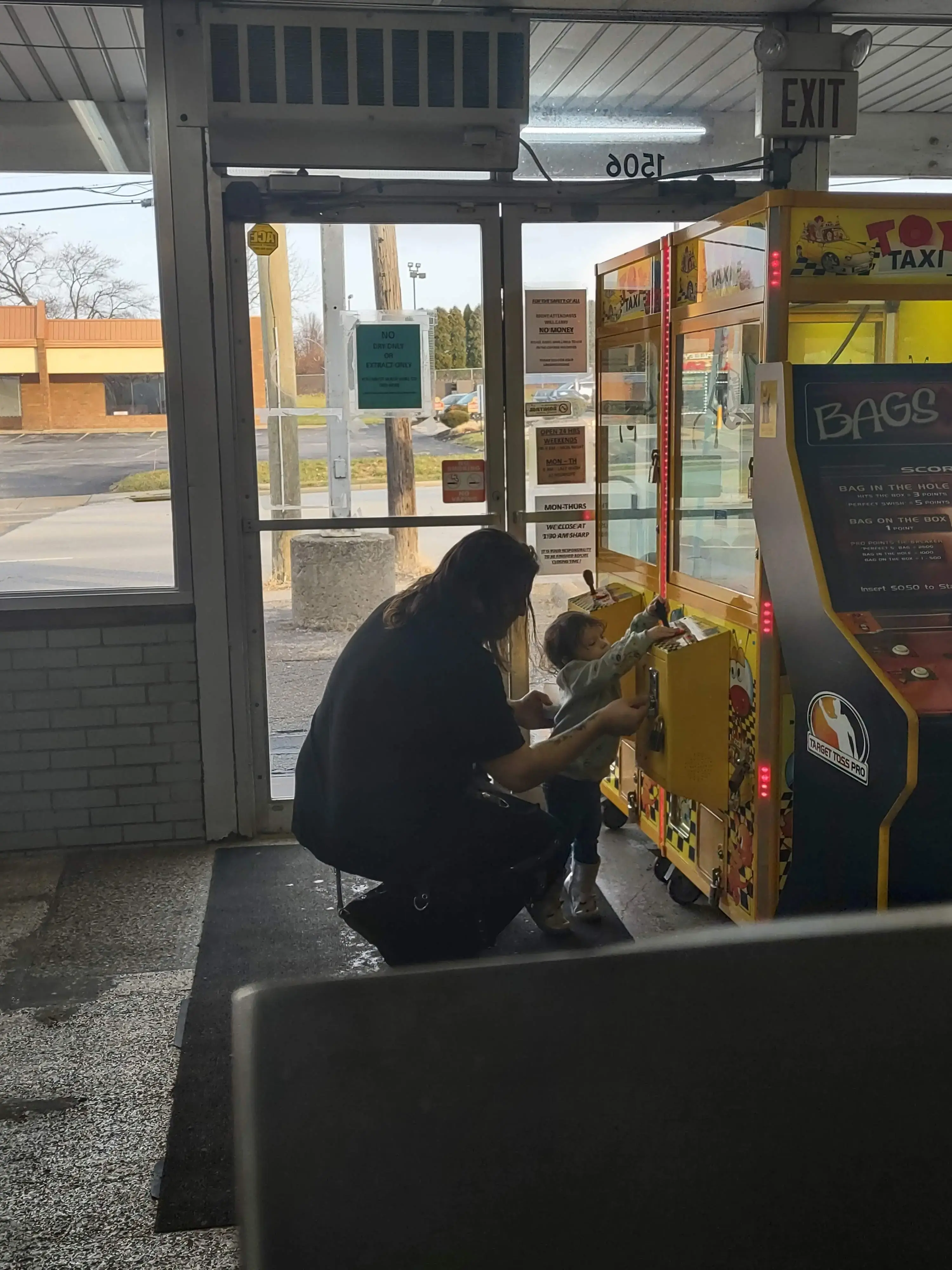 Holland's Laundromat 24 Hours (on Weekends!) thumbnail 12