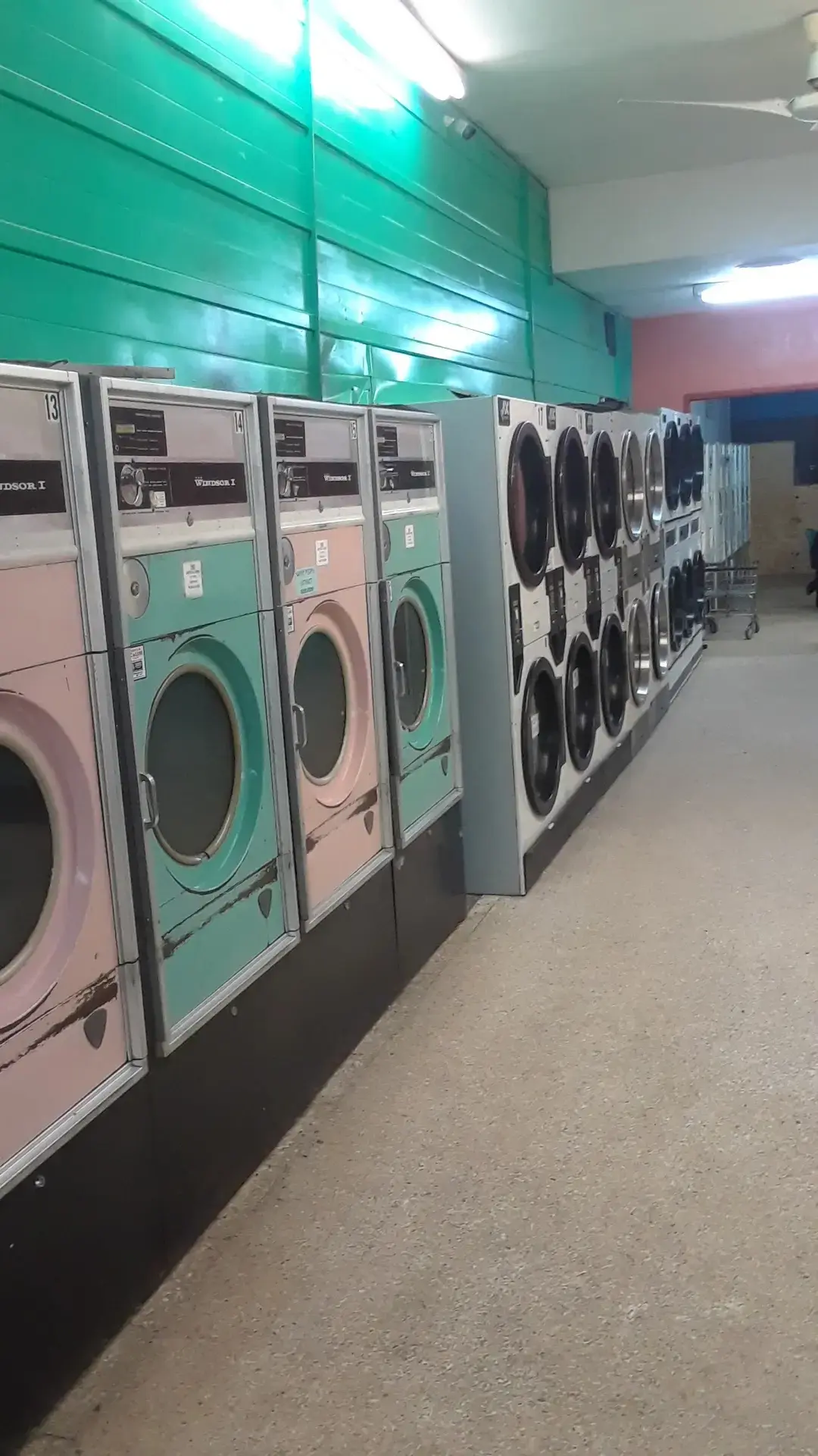 Holland's Laundromat 24 Hours (on Weekends!) - Image 17