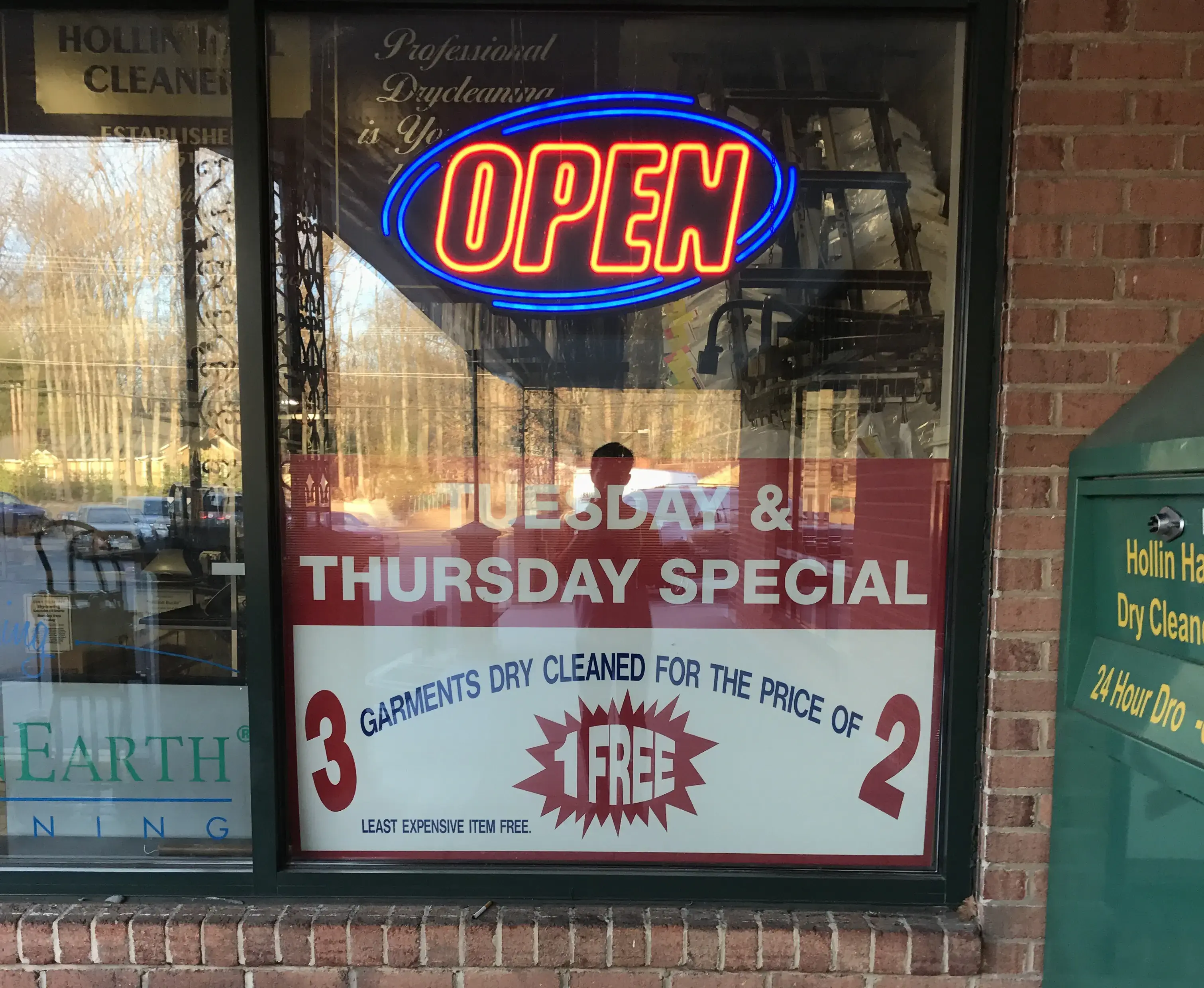 Hollin Hall Dry Cleaners location