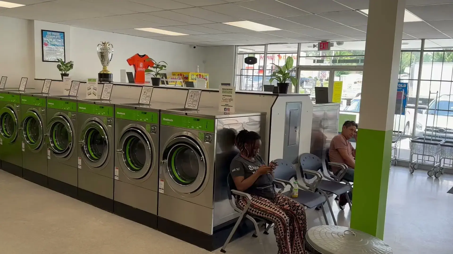 Holloway Street Laundromat - Image 7