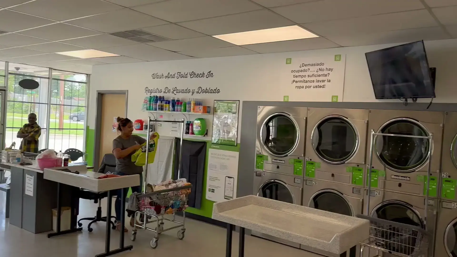 Holloway Street Laundromat thumbnail 19