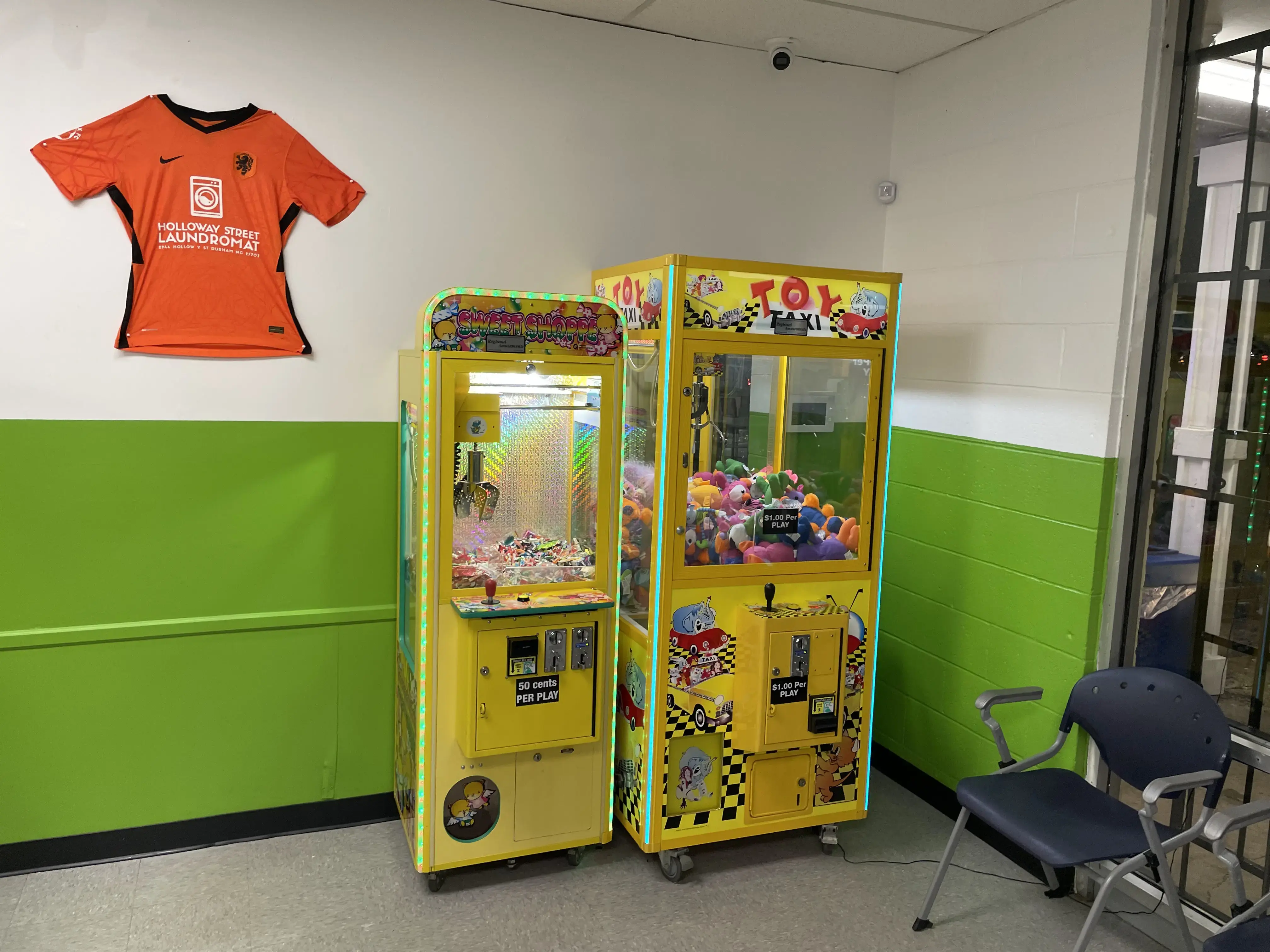 Holloway Street Laundromat - Image 17