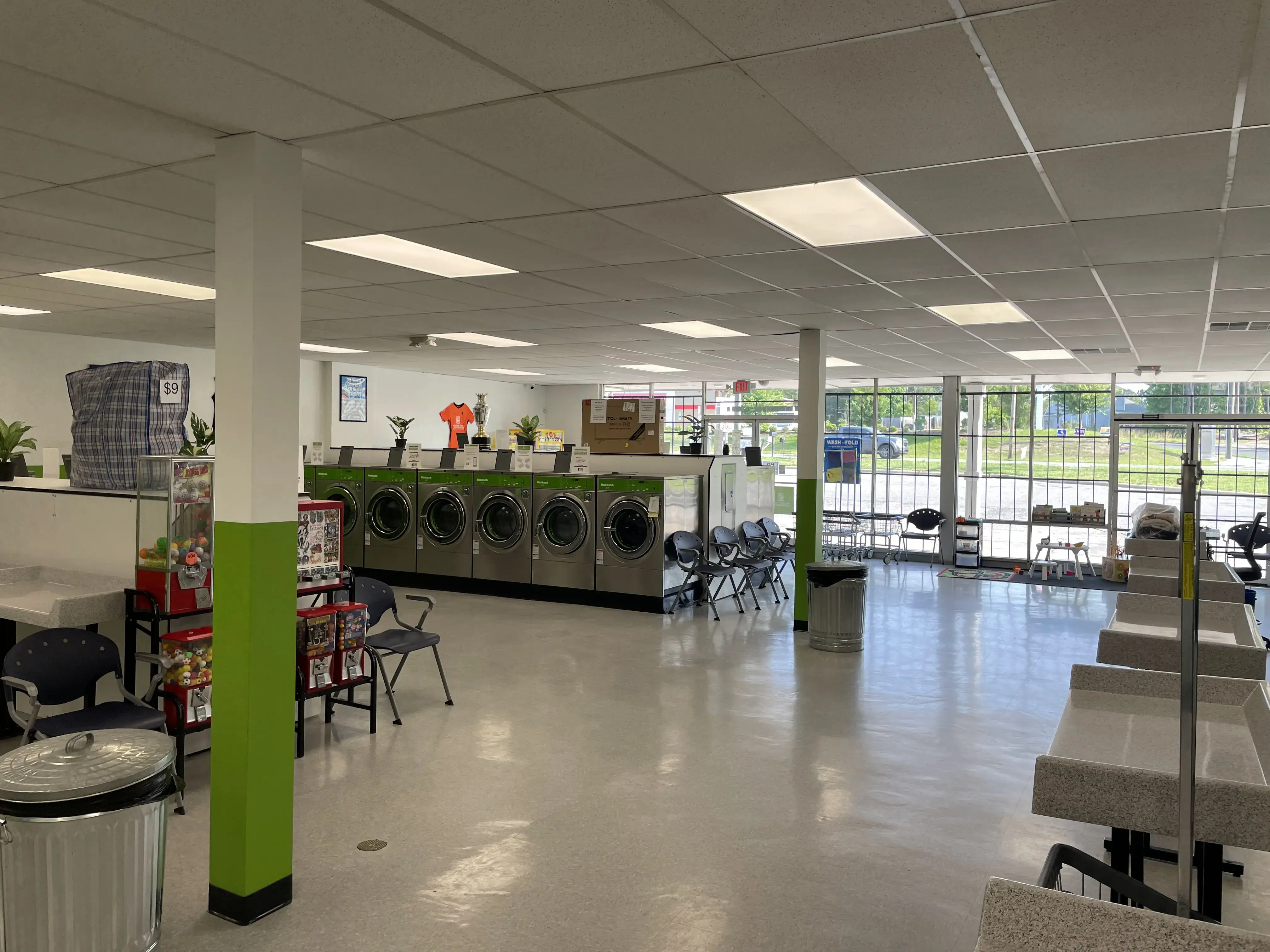 Holloway Street Laundromat - Image 20