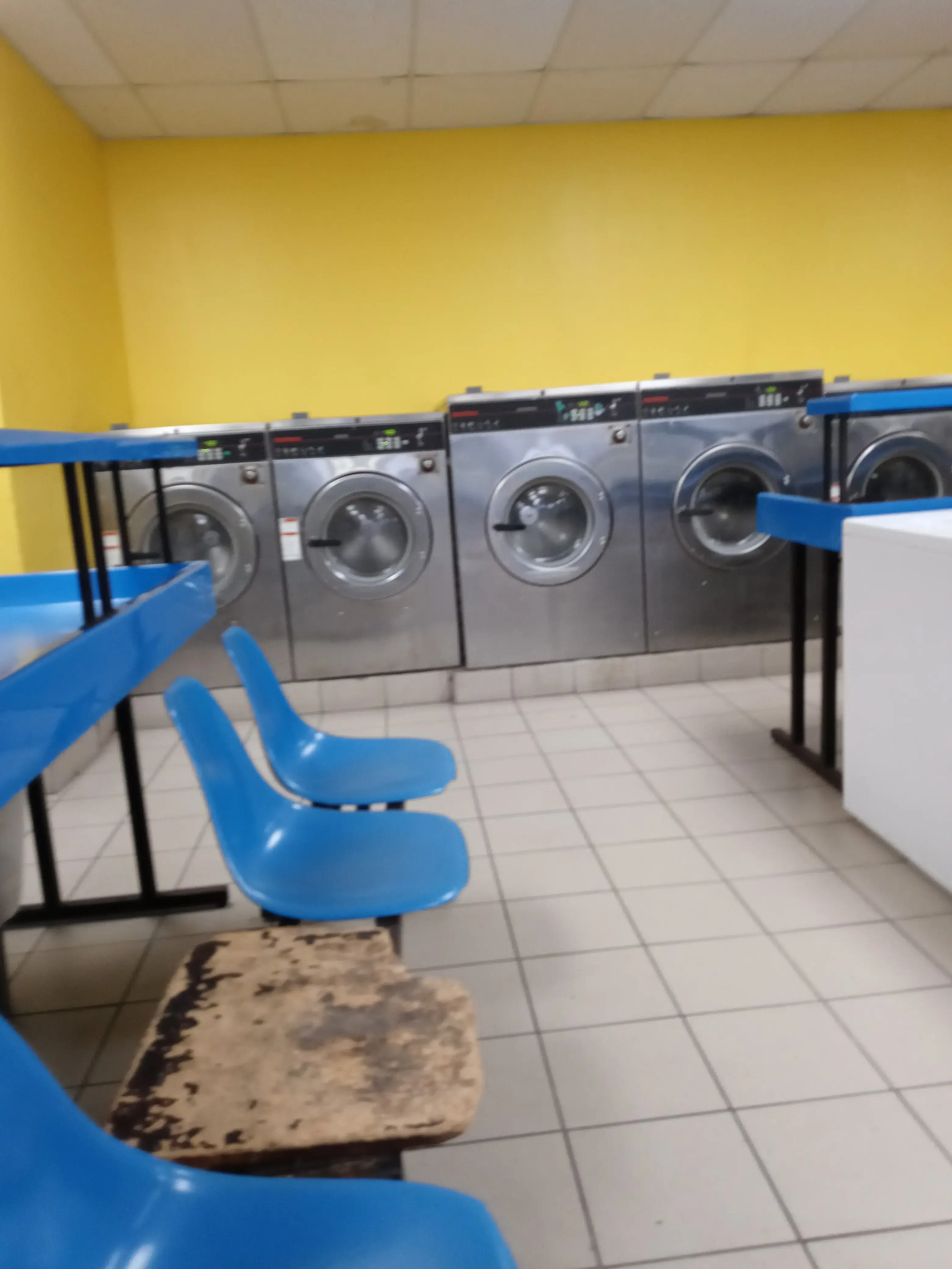 Hollywood Coin Laundry thumbnail 8