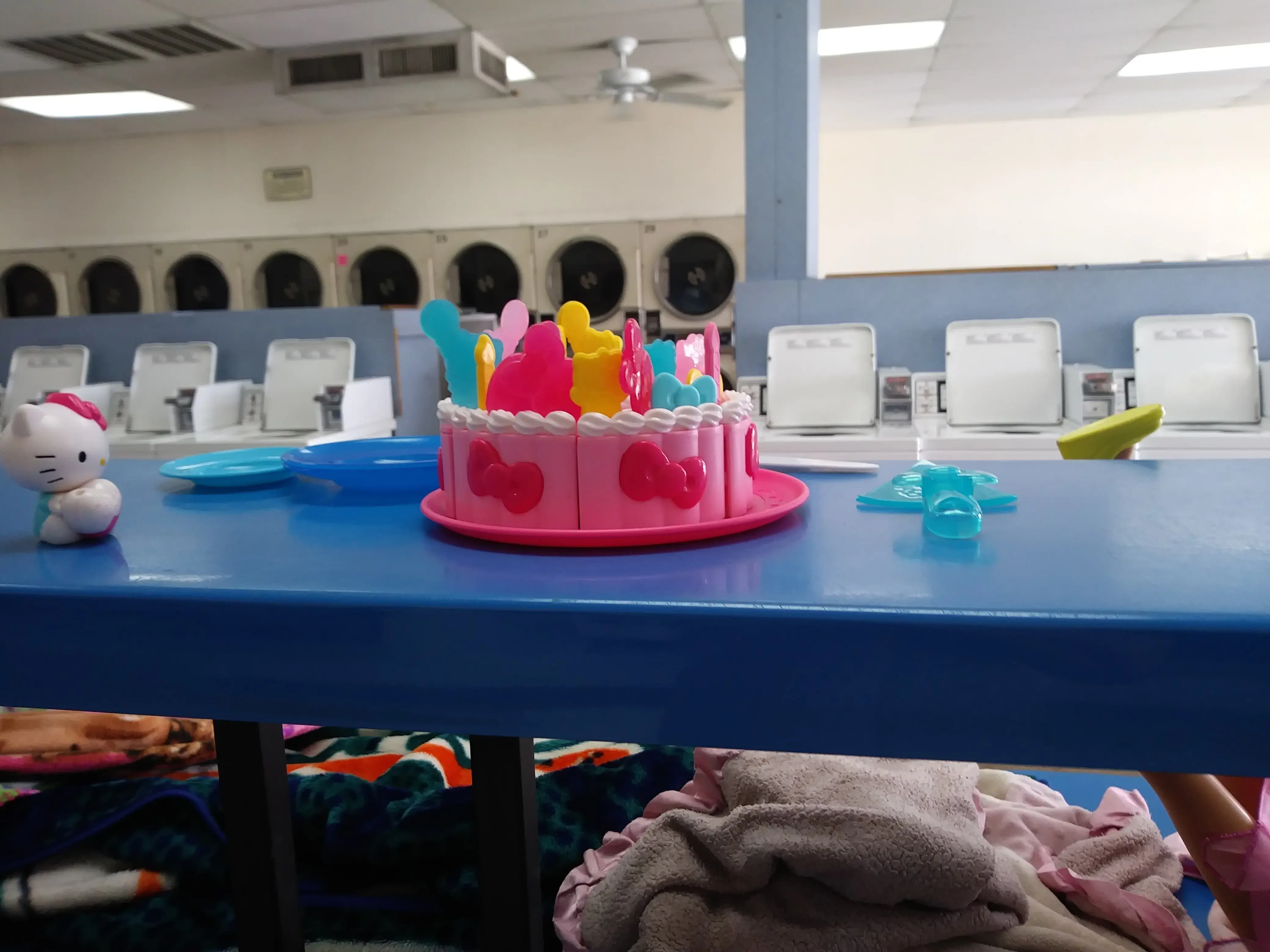 Hollywood Coin Laundry thumbnail 10